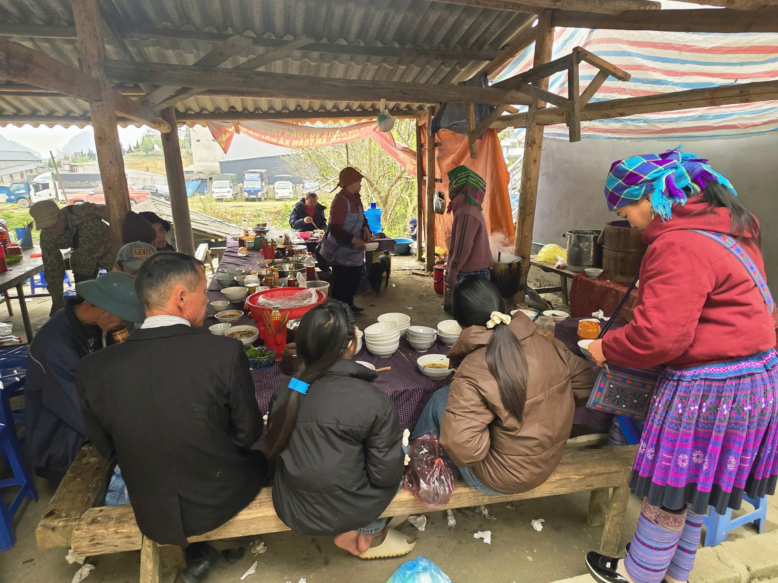 Độc đáo chợ phiên vùng biên ở Lào Cai- Ảnh 14. Độc đáo chợ phiên vùng biên ở Lào Cai- Ảnh 14.