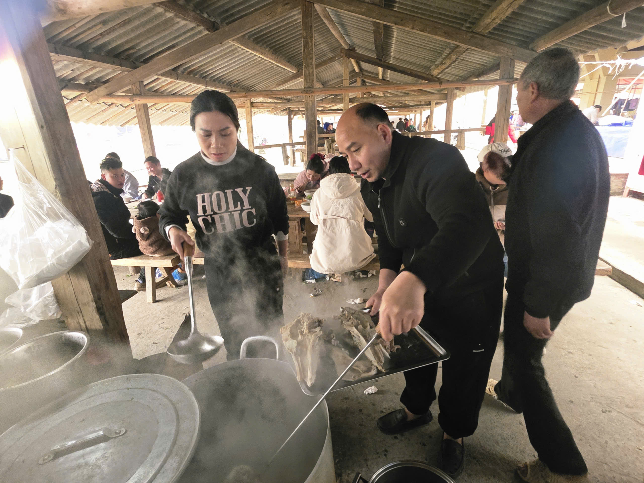 Độc đáo chợ phiên vùng biên ở Lào Cai- Ảnh 19. Độc đáo chợ phiên vùng biên ở Lào Cai- Ảnh 19.