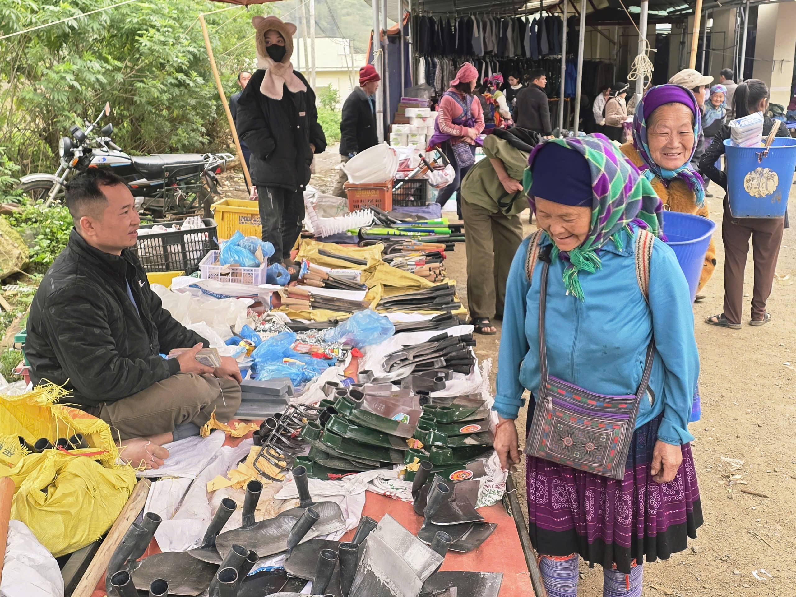 Độc đáo chợ phiên vùng biên ở Lào Cai- Ảnh 11. Độc đáo chợ phiên vùng biên ở Lào Cai- Ảnh 11.