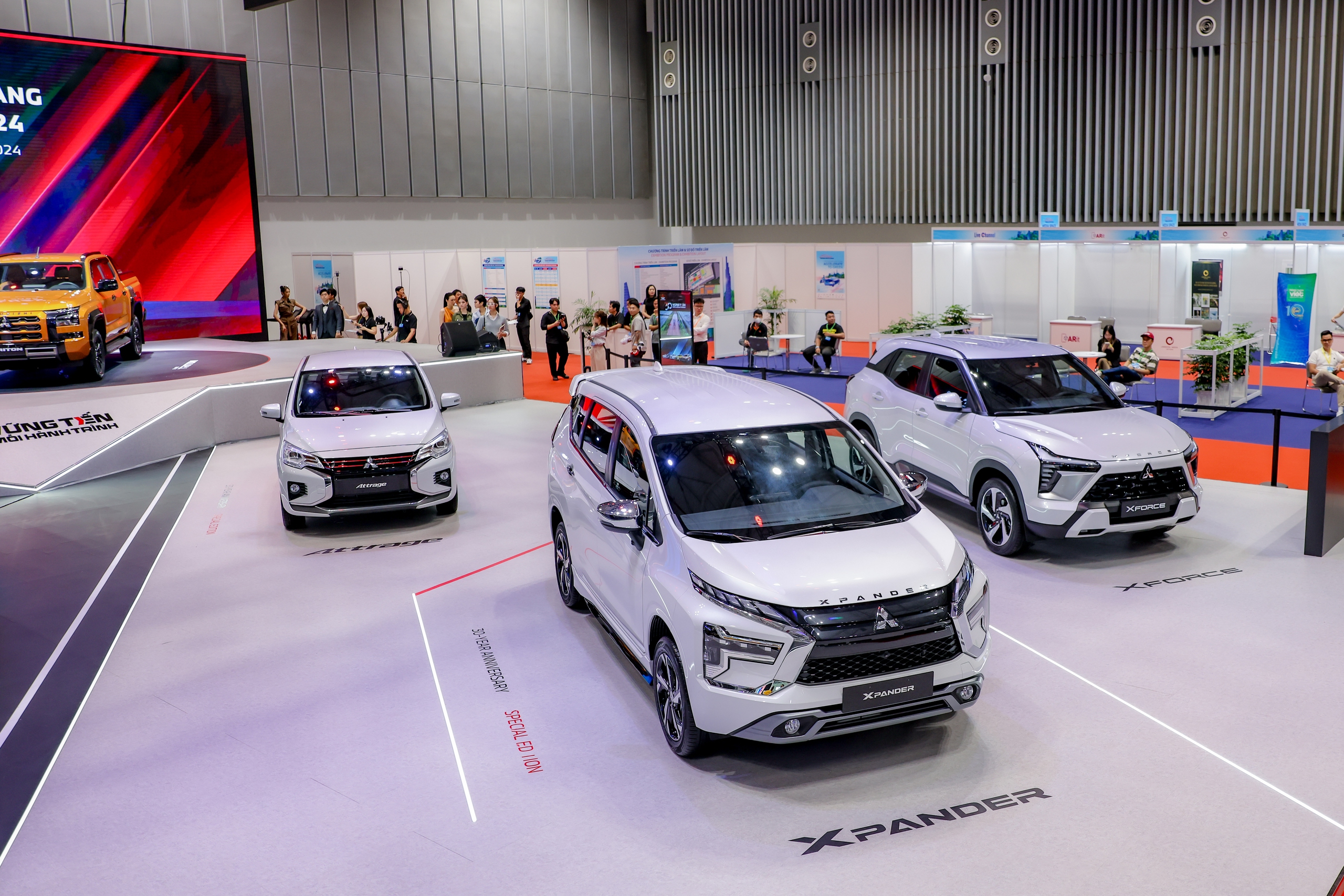 Xăng tăng giá, hãng xe tặng phiếu nhiên liệu tới 76 triệu đồng- Ảnh 1.