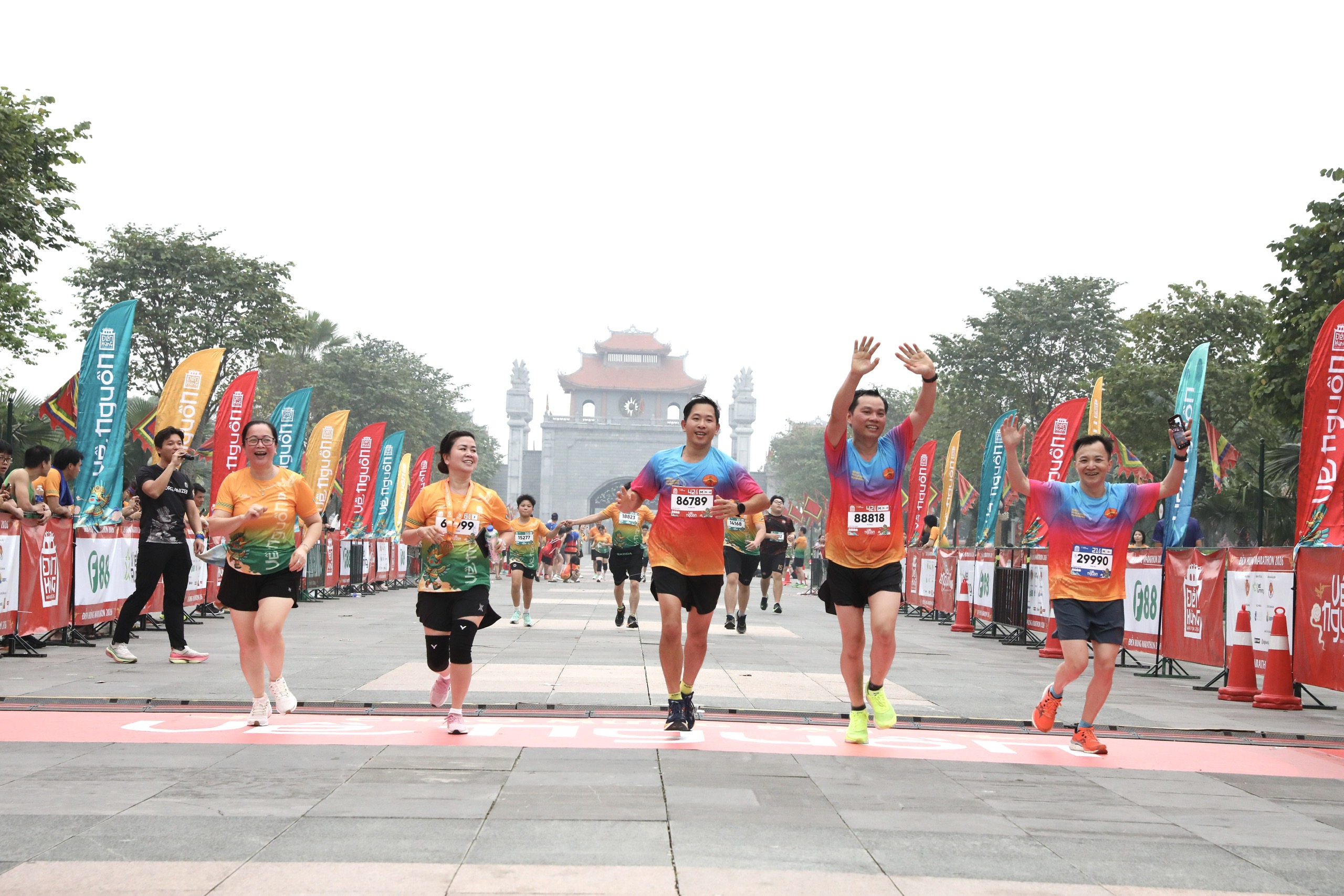 Trên 4.000 vận động viên tham gia giải Marathon Đền Hùng “Về nguồn” năm 2026- Ảnh 7. Trên 4.000 vận động viên tham gia giải Marathon Đền Hùng “Về nguồn” năm 2026- Ảnh 7.