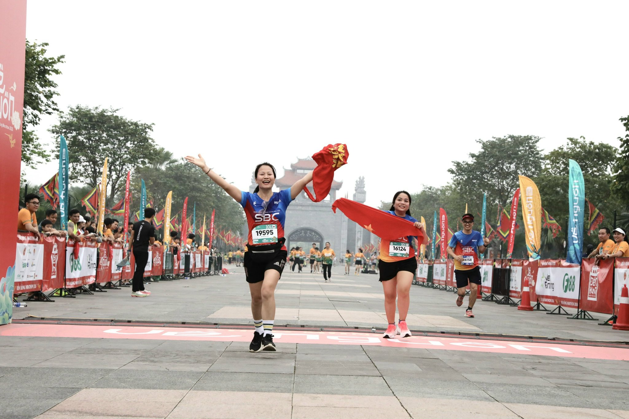 Trên 4.000 vận động viên tham gia giải Marathon Đền Hùng “Về nguồn” năm 2026- Ảnh 8. Trên 4.000 vận động viên tham gia giải Marathon Đền Hùng “Về nguồn” năm 2026- Ảnh 8.
