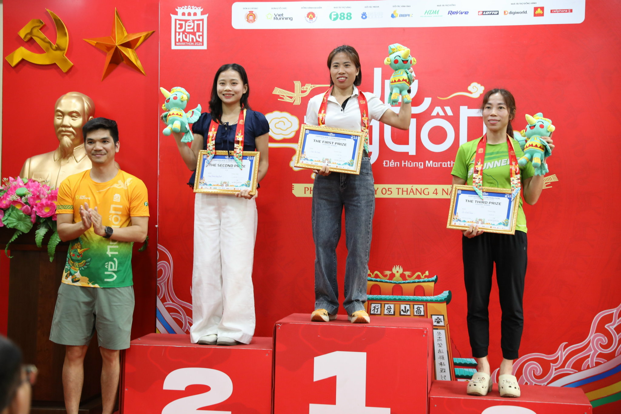 Trên 4.000 vận động viên tham gia giải Marathon Đền Hùng “Về nguồn” năm 2026- Ảnh 10. Trên 4.000 vận động viên tham gia giải Marathon Đền Hùng “Về nguồn” năm 2026- Ảnh 10.