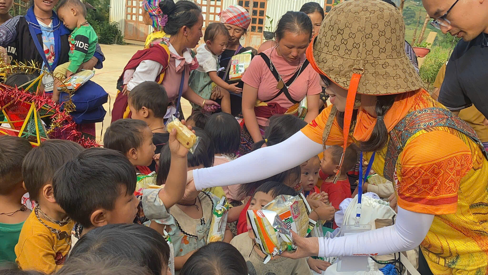 Những bước chân lặng thầm gieo mầm yêu thương- Ảnh 2. Những bước chân lặng thầm gieo mầm yêu thương- Ảnh 2.