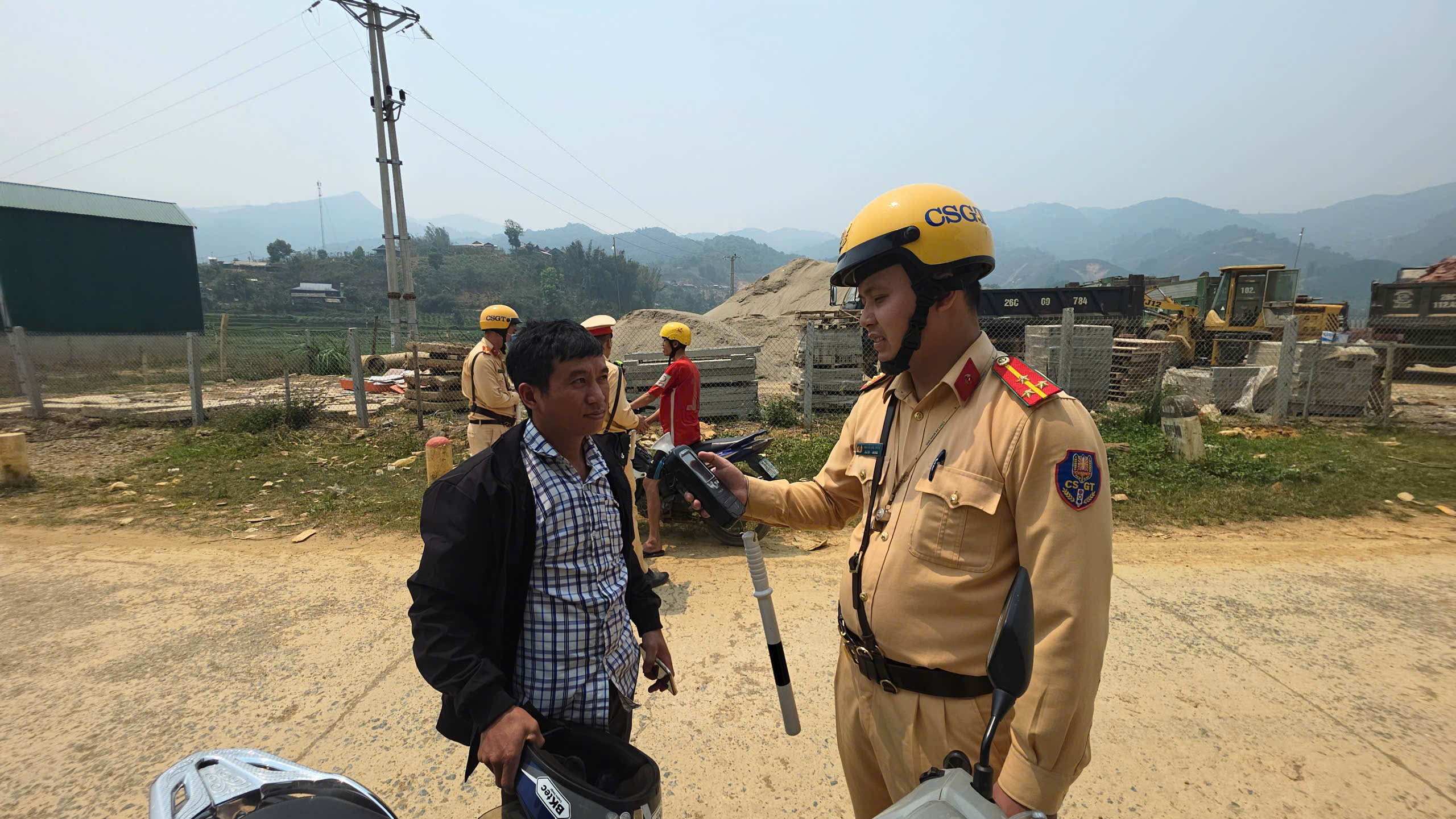 CSGT Sơn La chủ động đảm bảo ATGT trước cao điểm du lịch 30/4- Ảnh 8.