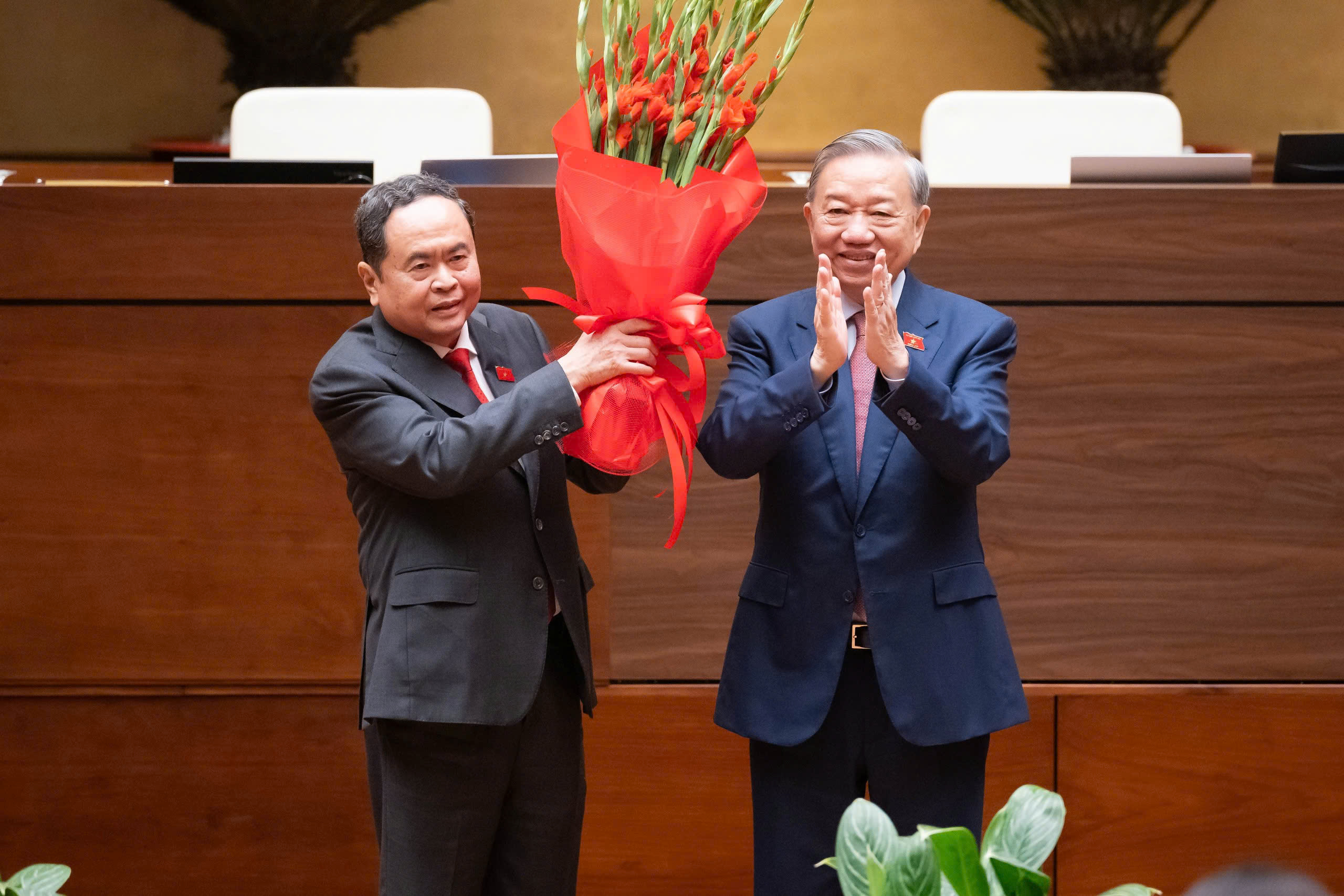 L&atilde;nh đạo Nghị viện L&agrave;o, Trung Quốc, Campuchia ch&uacute;c mừng Chủ tịch Quốc hội Trần Thanh Mẫn- Ảnh 1.