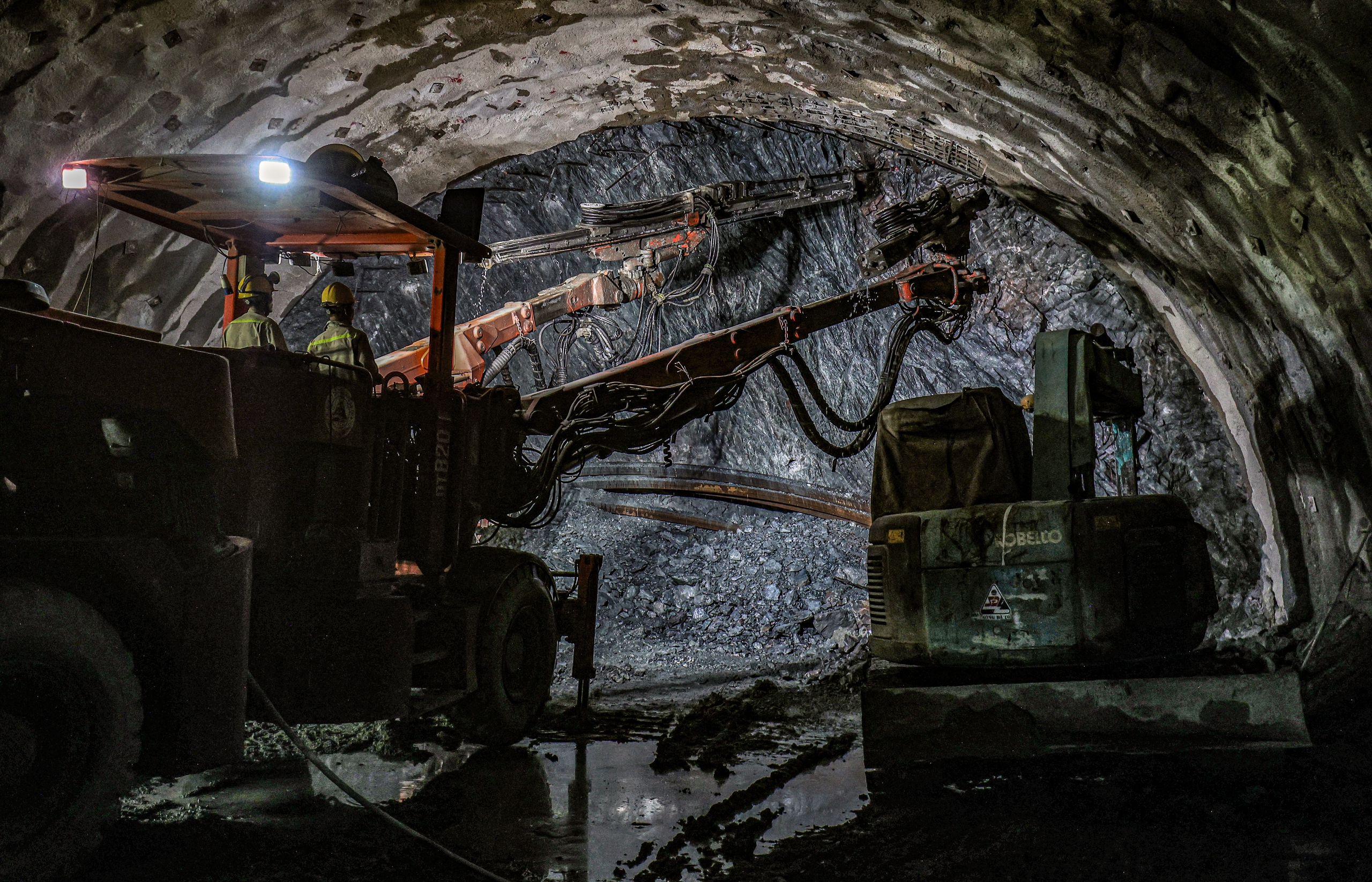 Bắt trọn nhịp thi c&ocirc;ng ng&agrave;y đ&ecirc;m tr&ecirc;n tuyến cao tốc Y&ecirc;n B&aacute;i - L&agrave;o Cai- Ảnh 3.