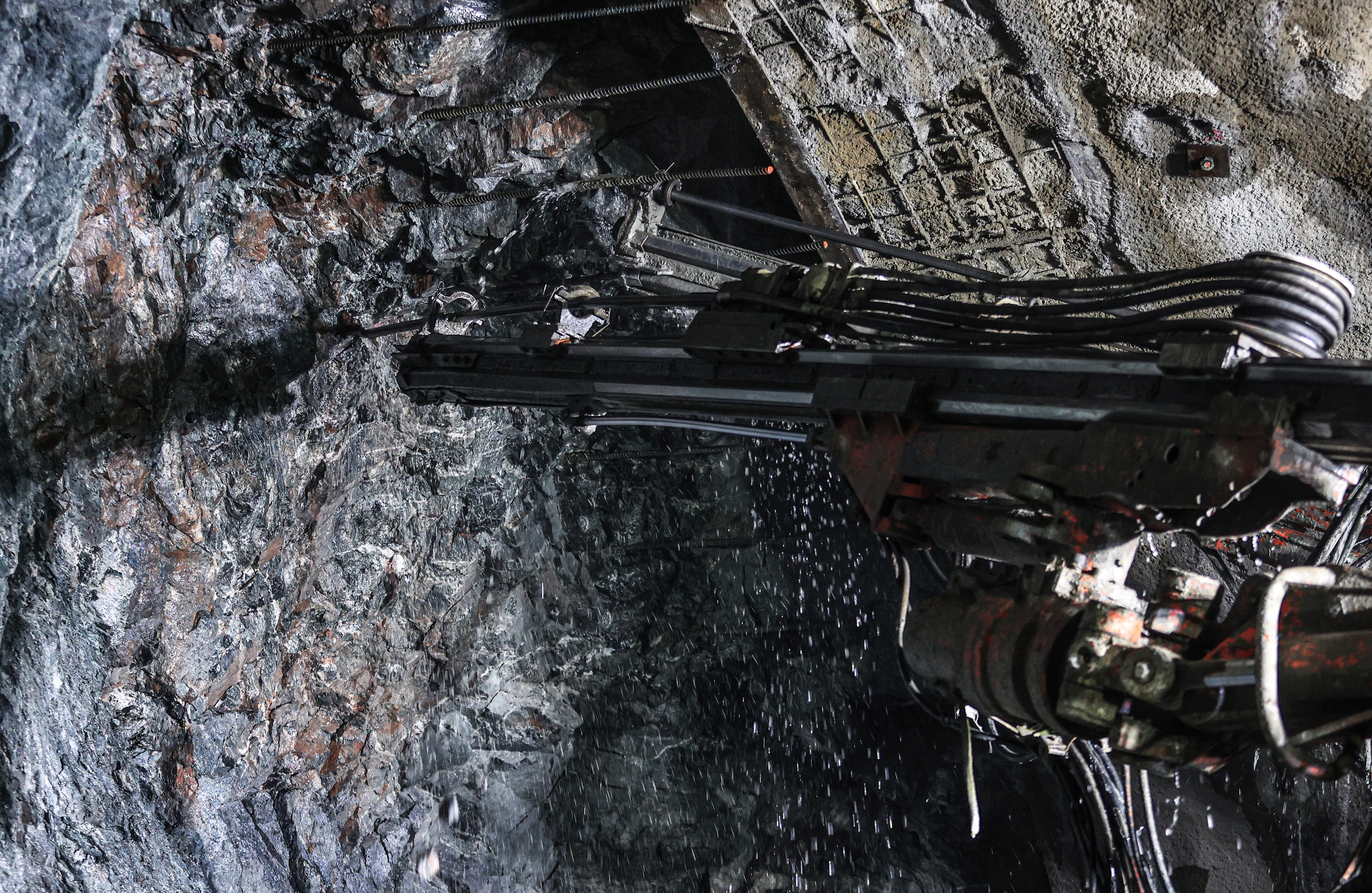 Bắt trọn nhịp thi c&ocirc;ng ng&agrave;y đ&ecirc;m tr&ecirc;n tuyến cao tốc Y&ecirc;n B&aacute;i - L&agrave;o Cai- Ảnh 5.