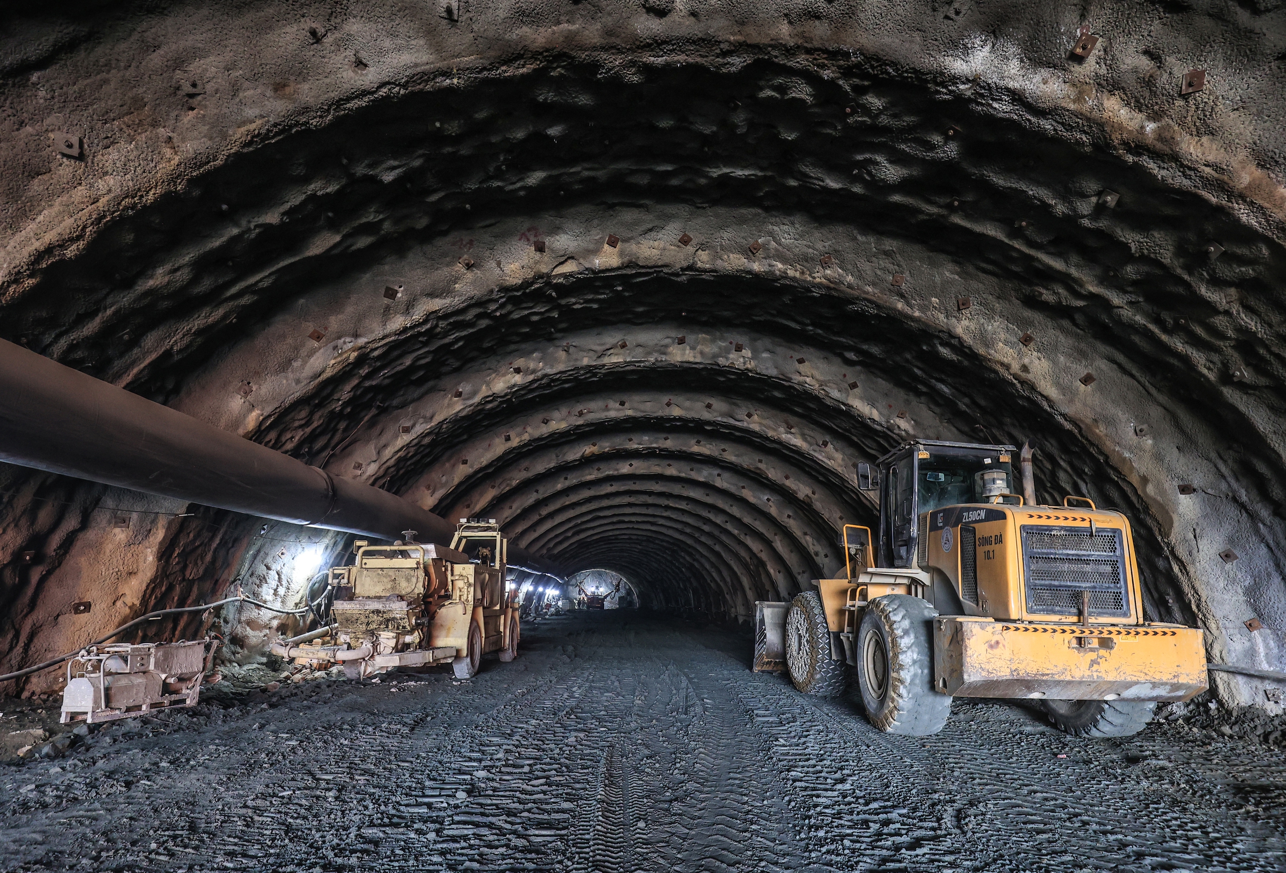 Bắt trọn nhịp thi c&ocirc;ng ng&agrave;y đ&ecirc;m tr&ecirc;n tuyến cao tốc Y&ecirc;n B&aacute;i - L&agrave;o Cai- Ảnh 7.