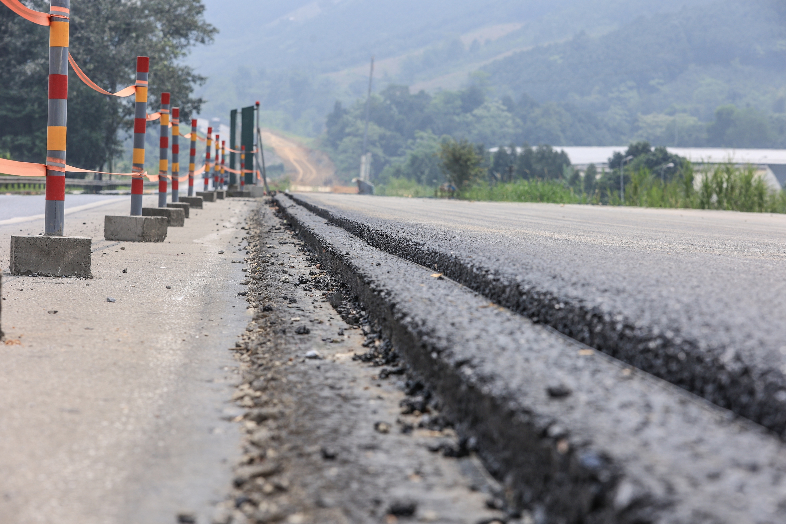 Bắt trọn nhịp thi c&ocirc;ng ng&agrave;y đ&ecirc;m tr&ecirc;n tuyến cao tốc Y&ecirc;n B&aacute;i - L&agrave;o Cai- Ảnh 12.