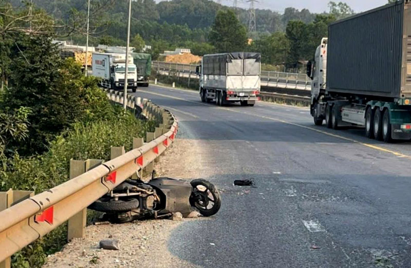 Hiện trường vụ tai nạn thương t&acirc;m.