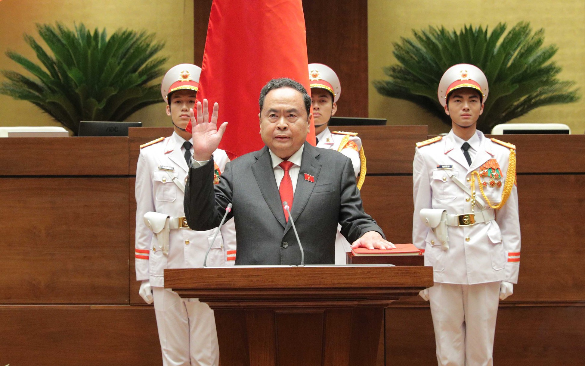 Lãnh đạo Nghị viện Lào, Trung Quốc, Campuchia chúc mừng Chủ tịch Quốc hội Trần Thanh Mẫn- Ảnh 3. Ông Trần Thanh Mẫn được bầu làm Chủ tịch Quốc hội khóa XVI với 100% tán thành