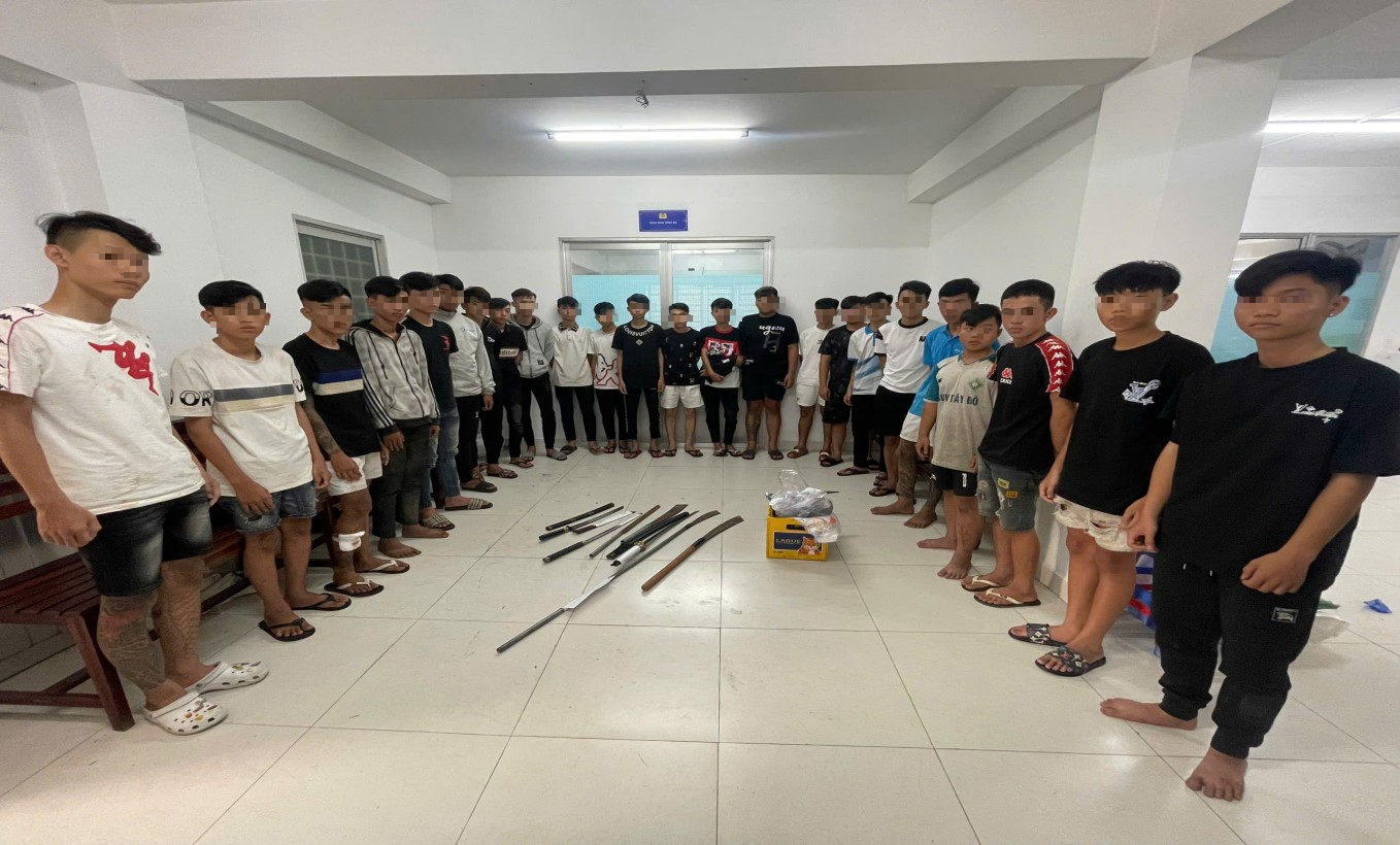 Cần Thơ: 23 thiếu ni&ecirc;n hỗn chiến v&igrave; m&acirc;u thuẫn, 4 người bị thương- Ảnh 1.