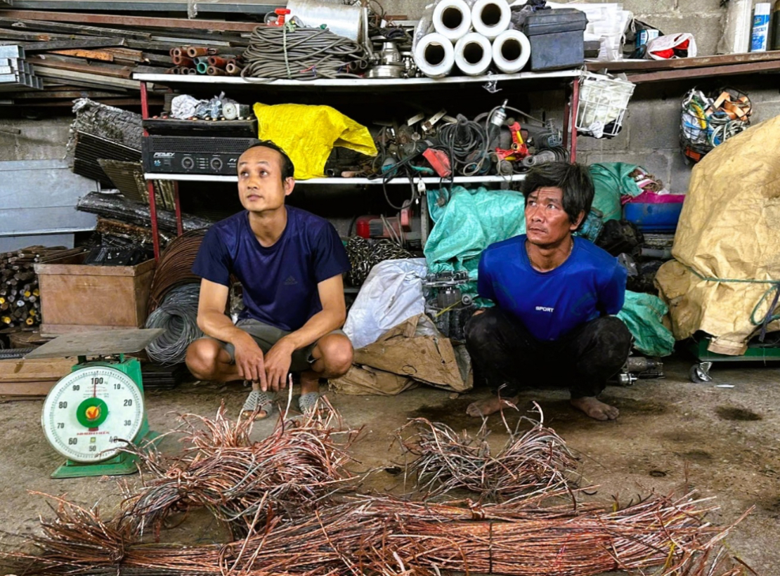 Bắt đối tượng cắt trộm gần 1km c&aacute;p điện tr&ecirc;n cao tốc Bến Lức - Long Th&agrave;nh- Ảnh 1.