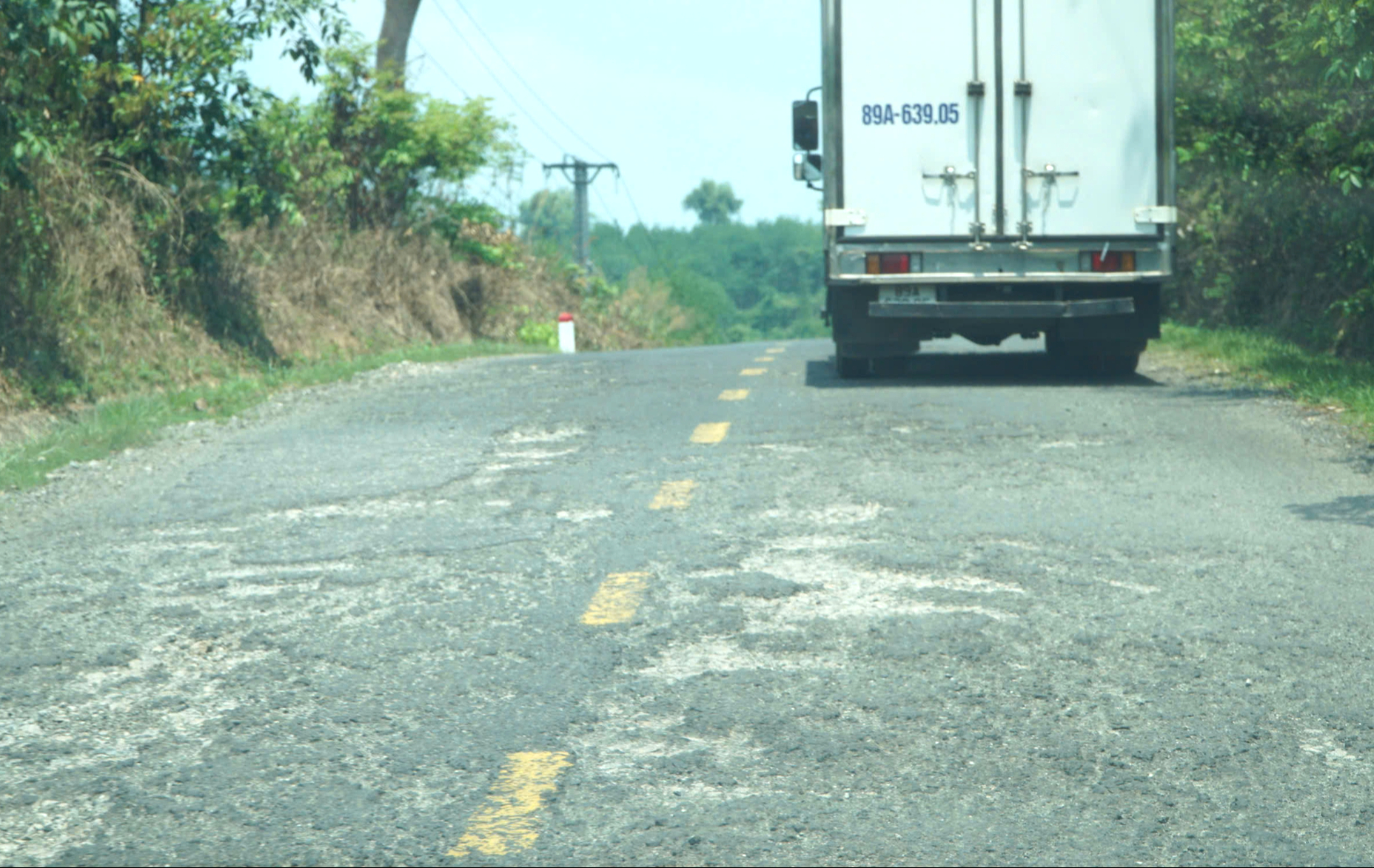 QL14C qua Quảng Ng&atilde;i xuống cấp, tai nạn r&igrave;nh rập: Sửa chữa tạm thời để đảm bảo an to&agrave;n- Ảnh 4.