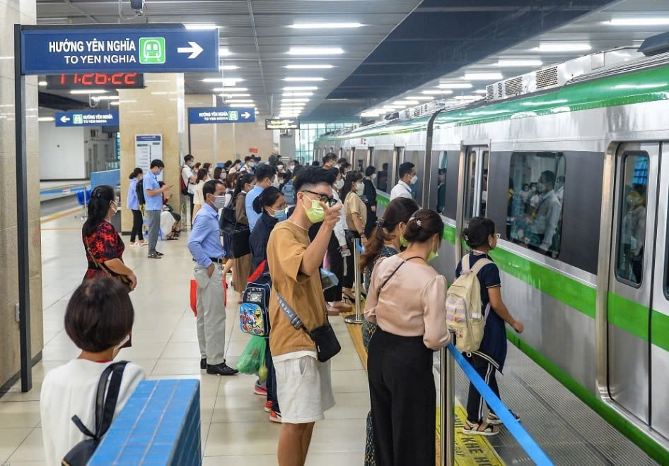 Gần 5 triệu lượt kh&aacute;ch đi metro H&agrave; Nội trong 3 th&aacute;ng đầu năm- Ảnh 1.