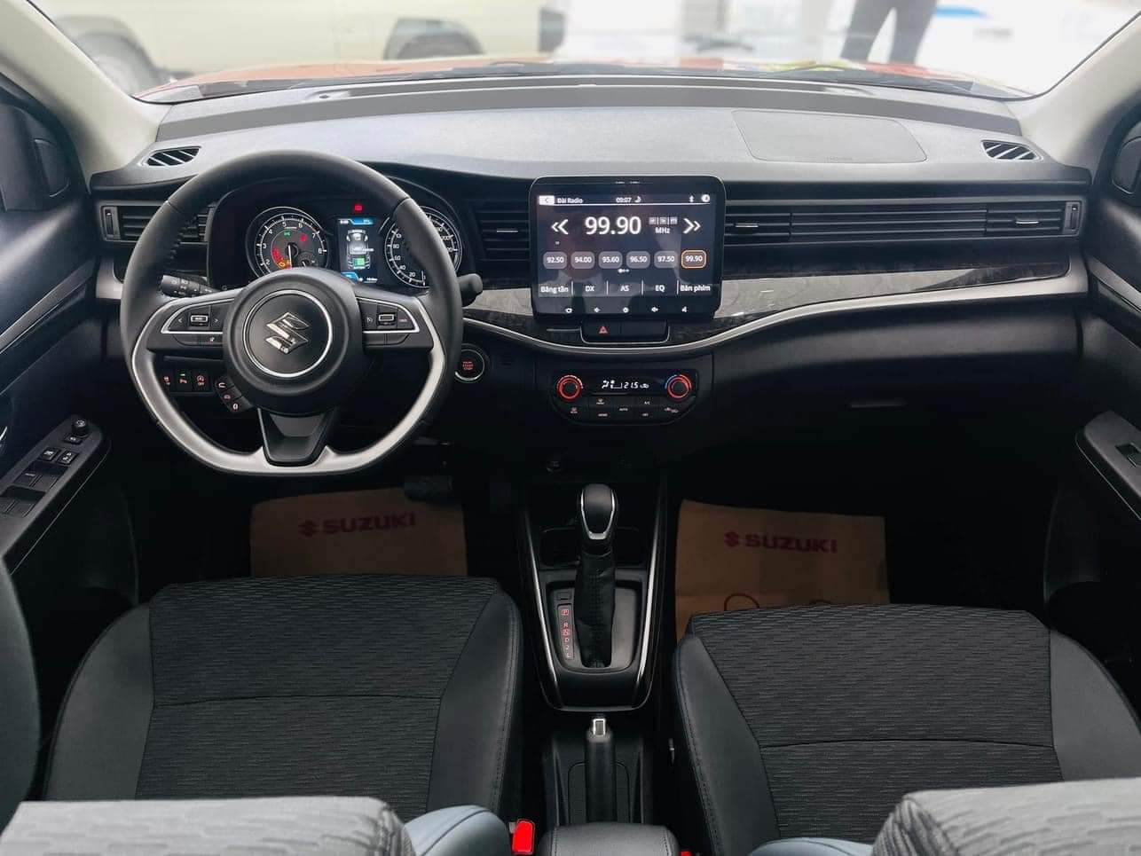 Tầm giá 600 triệu đồng, xe hybrid nào tiết kiệm nhiên liệu nhất?- Ảnh 7. Tầm giá 600 triệu đồng, xe hybrid nào tiết kiệm nhiên liệu nhất?- Ảnh 7.