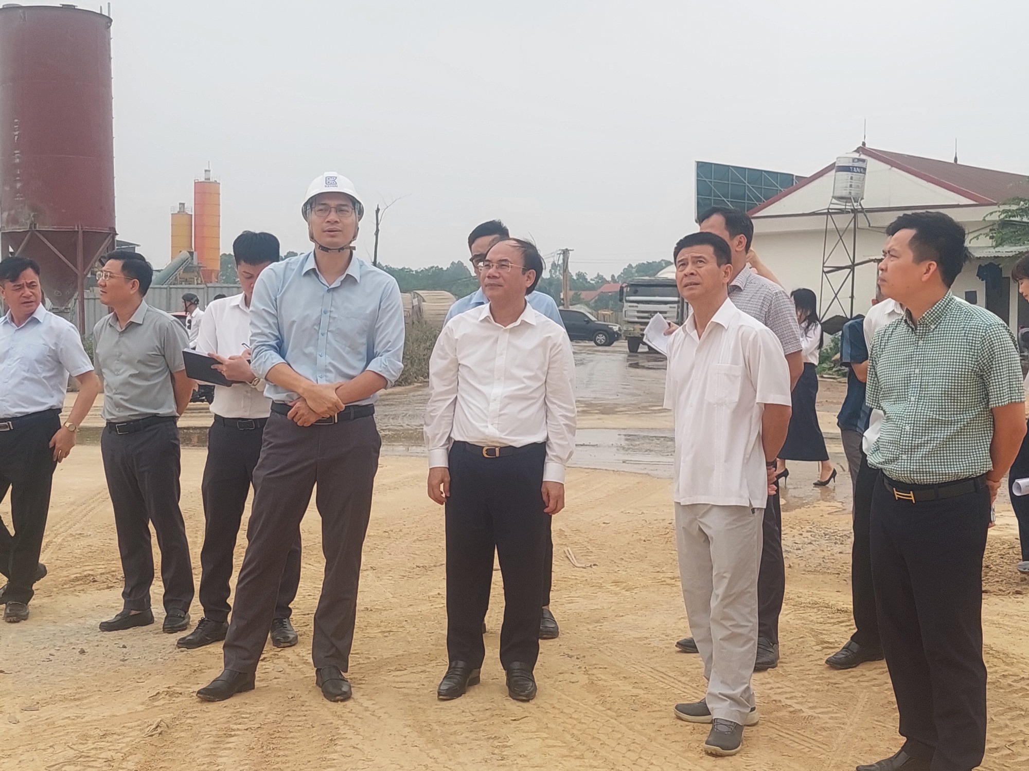 Thứ trưởng Nguyễn Văn Sinh: Tiếp tục gỡ vướng, đẩy nhanh tiến độ dự án nhà ở xã hội- Ảnh 3.