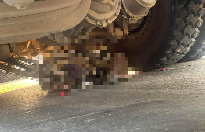 Hiện trường vụ tai nạn khiến người phụ nữ tử vong tại chỗ. Hiện trường vụ tai nạn khiến người phụ nữ tử vong tại chỗ.