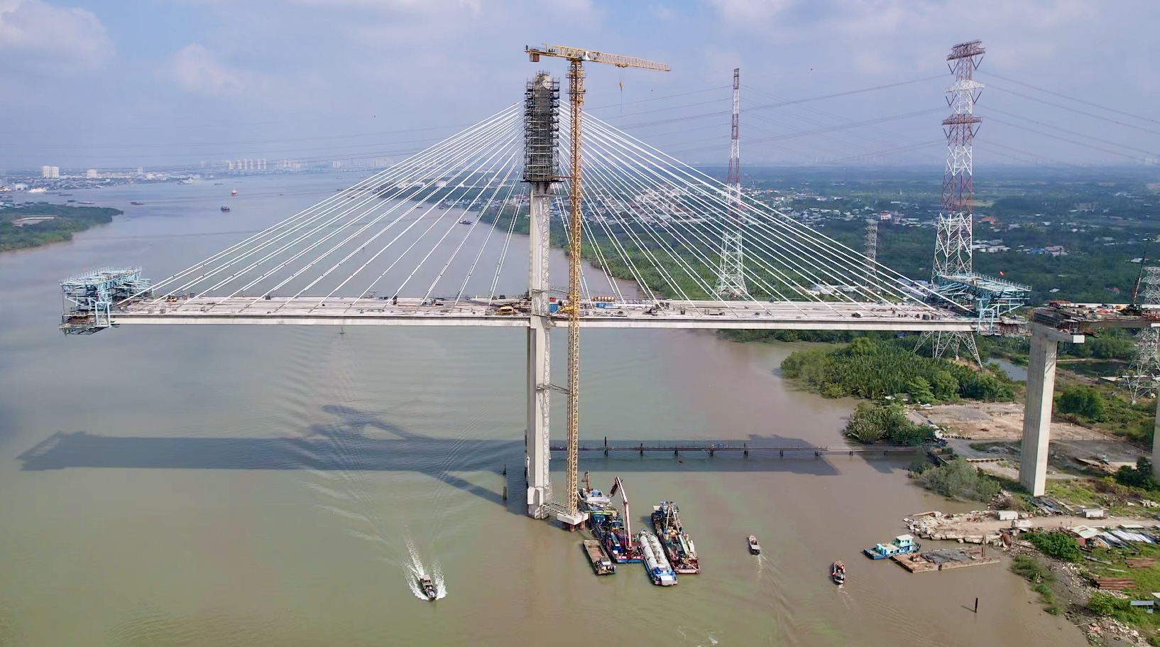 Dốc lực thi công cầu Phước Khánh để kịp về đích tháng 7- Ảnh 2. Dốc lực thi công cầu Phước Khánh để kịp về đích tháng 7- Ảnh 2.