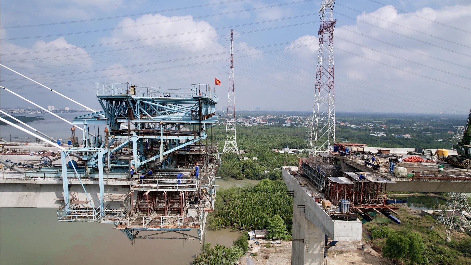 Dốc lực thi công cầu Phước Khánh để kịp về đích tháng 7- Ảnh 6. Dốc lực thi công cầu Phước Khánh để kịp về đích tháng 7- Ảnh 6.