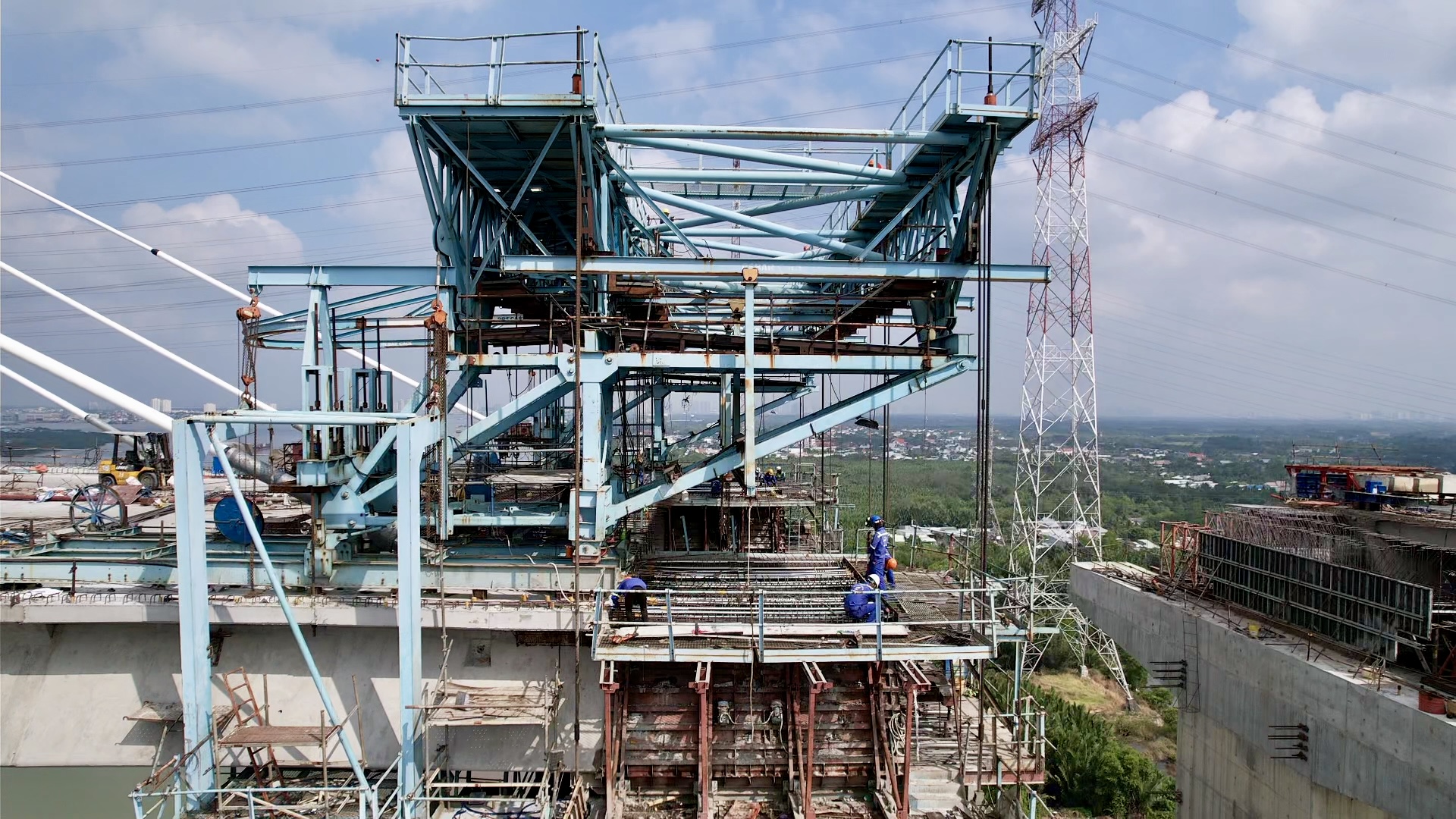 Dốc lực thi công cầu Phước Khánh để kịp về đích tháng 7- Ảnh 11. Dốc lực thi công cầu Phước Khánh để kịp về đích tháng 7- Ảnh 11.