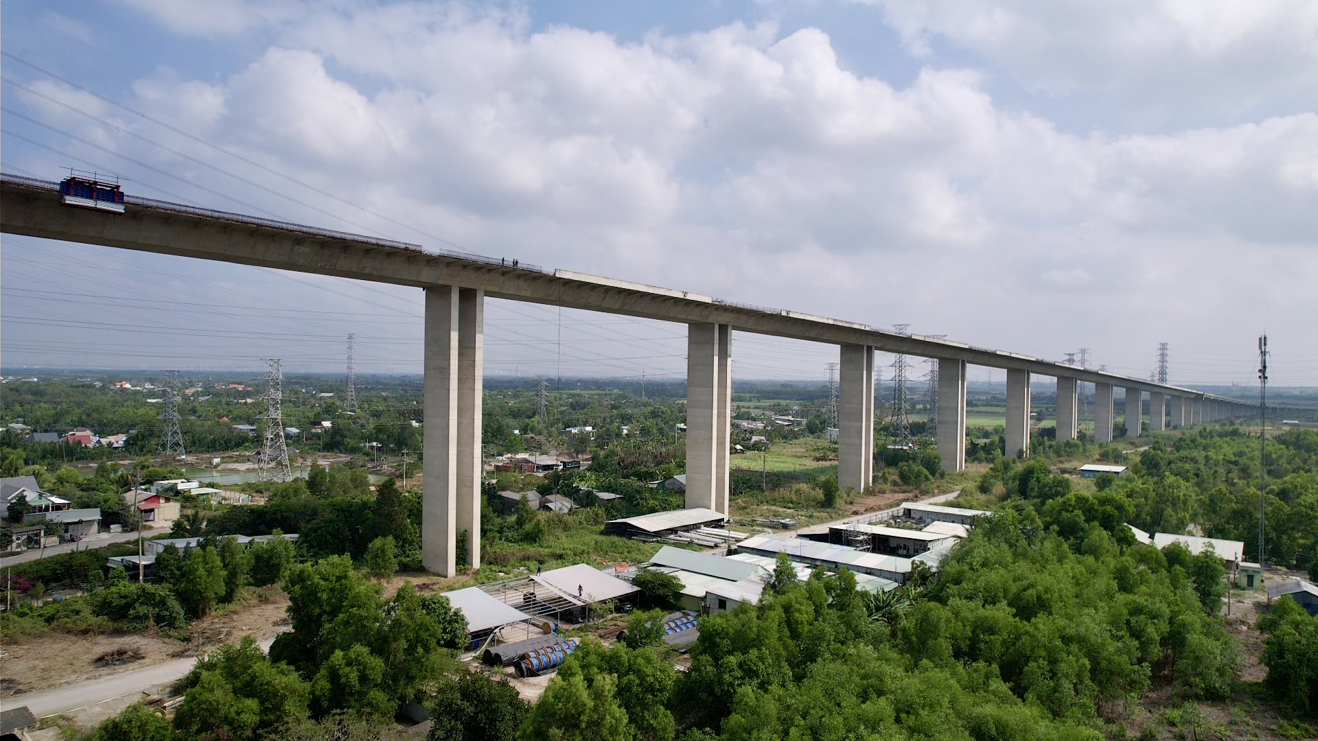 Dốc lực thi công cầu Phước Khánh để kịp về đích tháng 7- Ảnh 12. Dốc lực thi công cầu Phước Khánh để kịp về đích tháng 7- Ảnh 12.