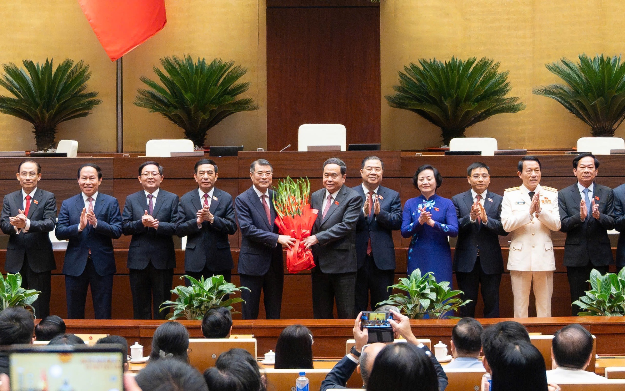 Ông Trần Hồng Minh tiếp tục giữ chức Bộ trưởng Bộ Xây dựng- Ảnh 2. Quốc hội phê chuẩn 6 Phó Thủ tướng, kiện toàn Chính phủ nhiệm kỳ 2026-2031