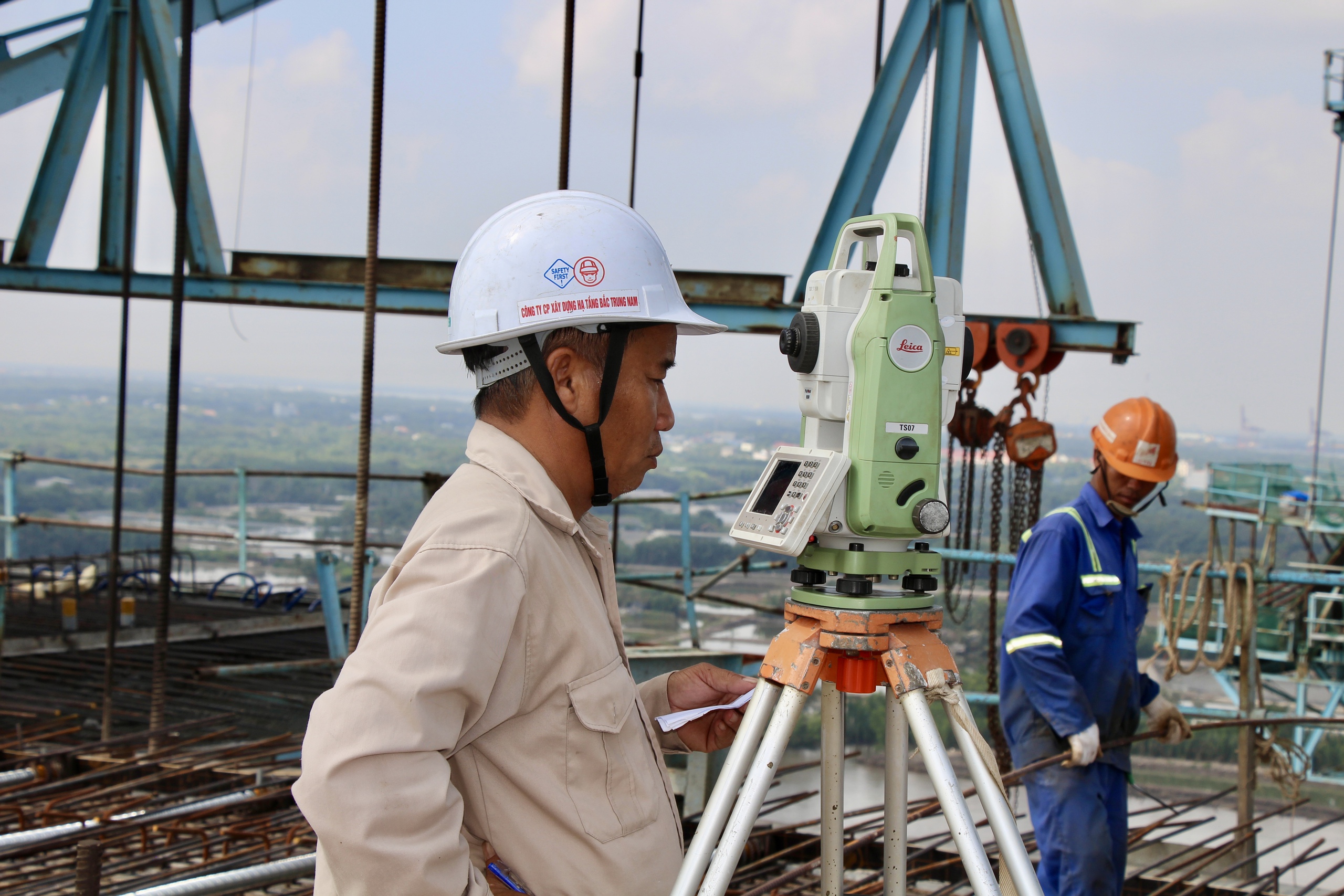 Dốc lực thi công cầu Phước Khánh để kịp về đích tháng 7- Ảnh 7. Dốc lực thi công cầu Phước Khánh để kịp về đích tháng 7- Ảnh 7.