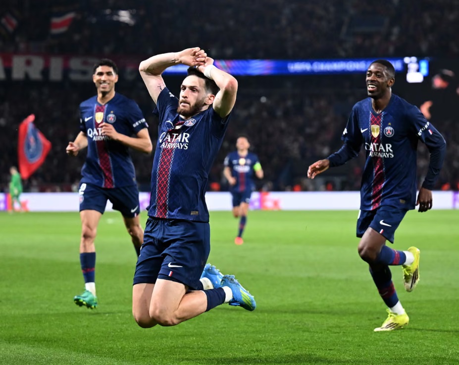 Đ&aacute;nh bại&nbsp;Liverpool, PSG đặt một ch&acirc;n v&agrave;o b&aacute;n kết Champions League- Ảnh 1.