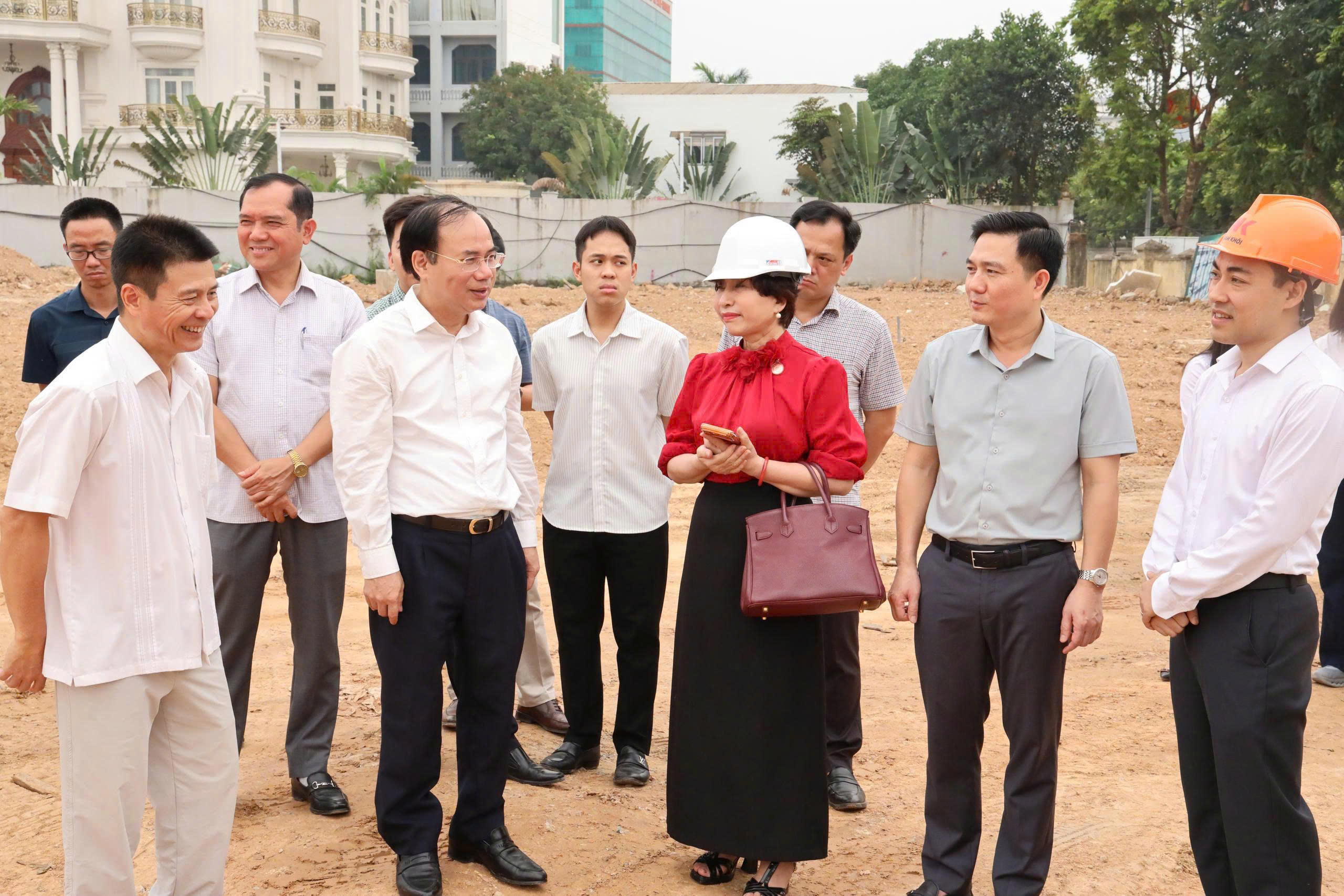 Thứ trưởng Nguyễn Văn Sinh: Tiếp tục gỡ vướng, đẩy nhanh tiến độ dự án nhà ở xã hội- Ảnh 2. Thứ trưởng Nguyễn Văn Sinh: Tiếp tục gỡ vướng, đẩy nhanh tiến độ dự án nhà ở xã hội- Ảnh 2.