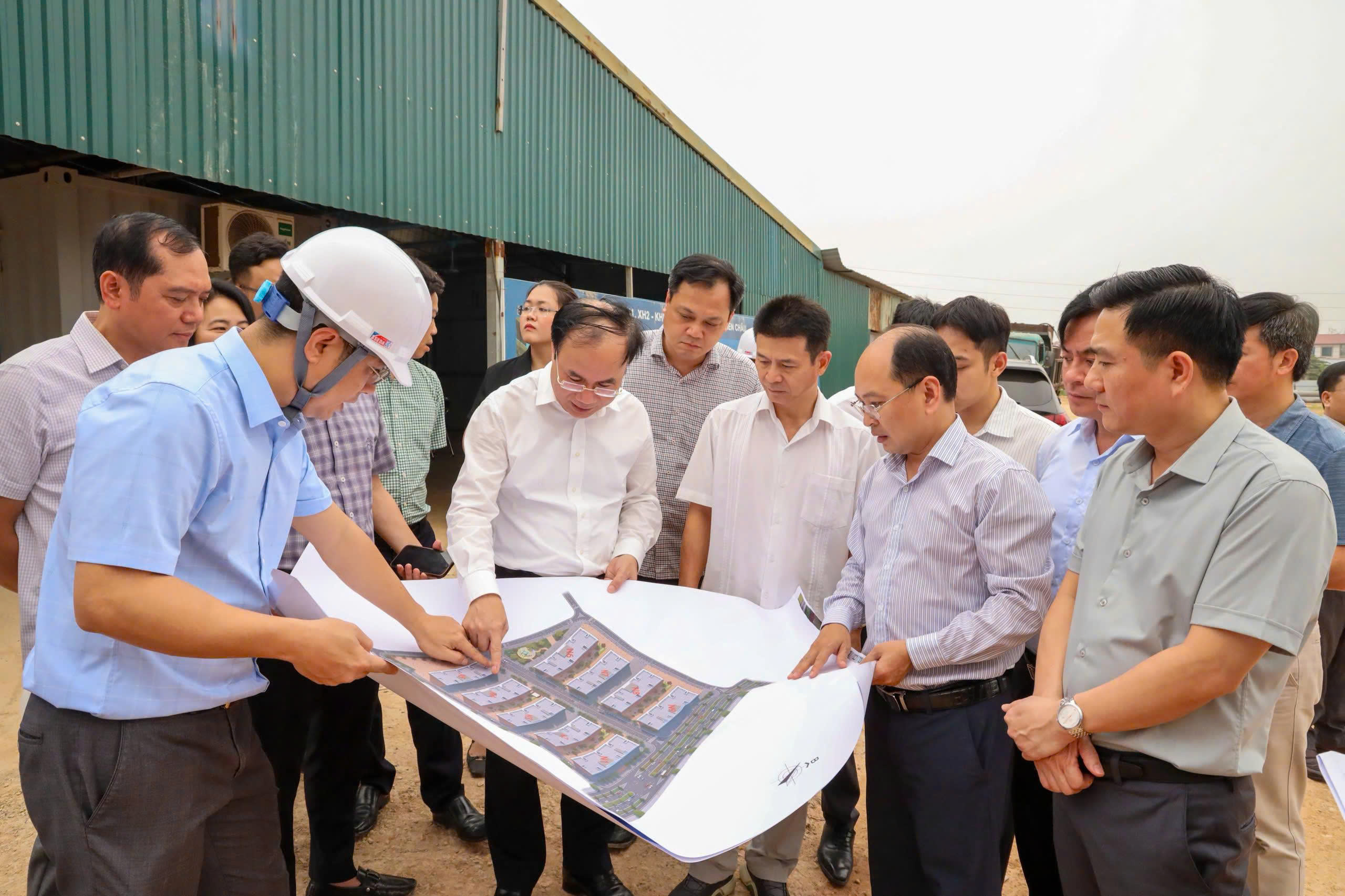 Thứ trưởng Nguyễn Văn Sinh: Tiếp tục gỡ vướng, đẩy nhanh tiến độ dự án nhà ở xã hội- Ảnh 6. Thứ trưởng Nguyễn Văn Sinh: Tiếp tục gỡ vướng, đẩy nhanh tiến độ dự án nhà ở xã hội- Ảnh 6.