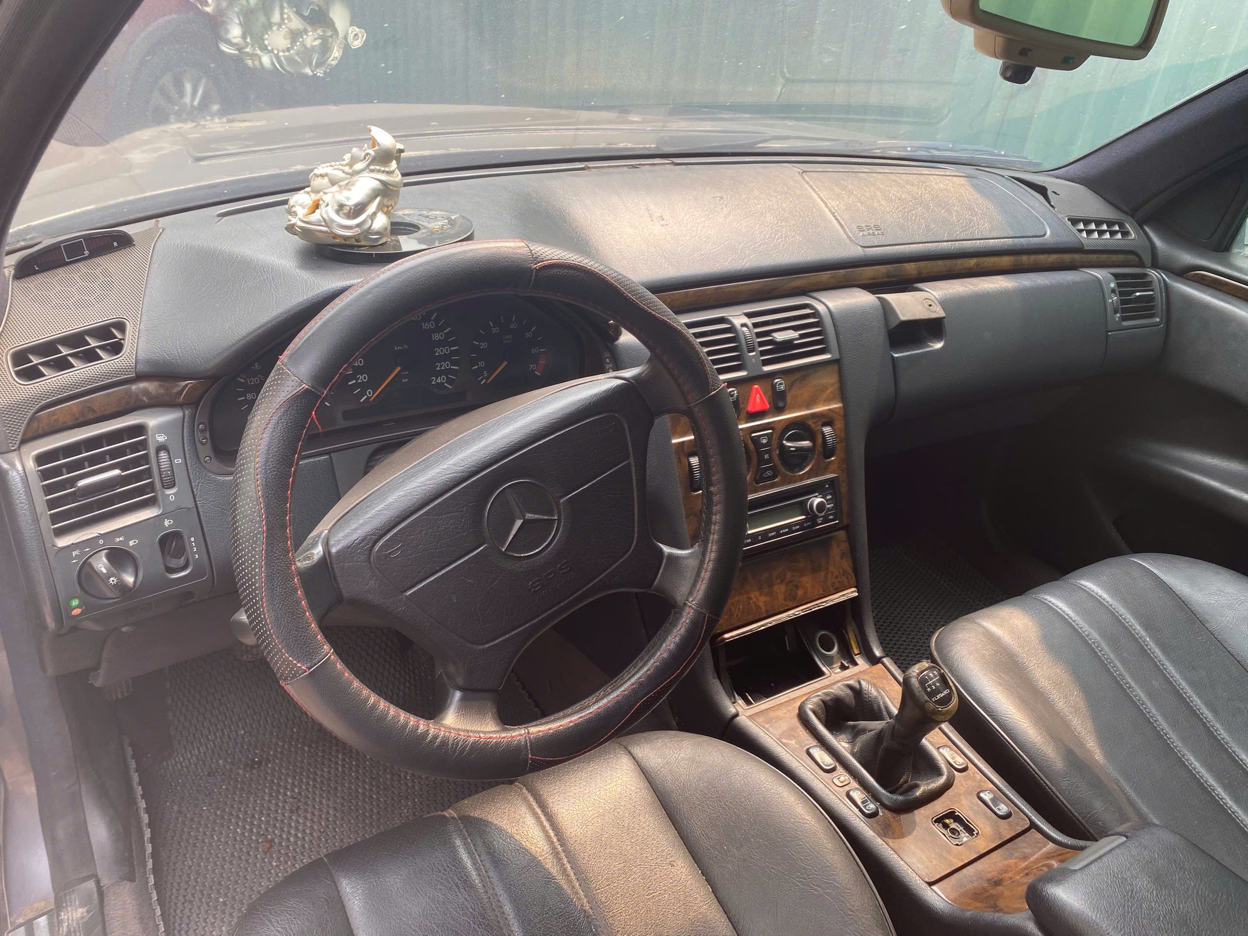 Những chiếc xe sang tiền tỷ bị bỏ quên trên phố- Ảnh 7. Những chiếc xe sang tiền tỷ bị bỏ quên trên phố- Ảnh 7.