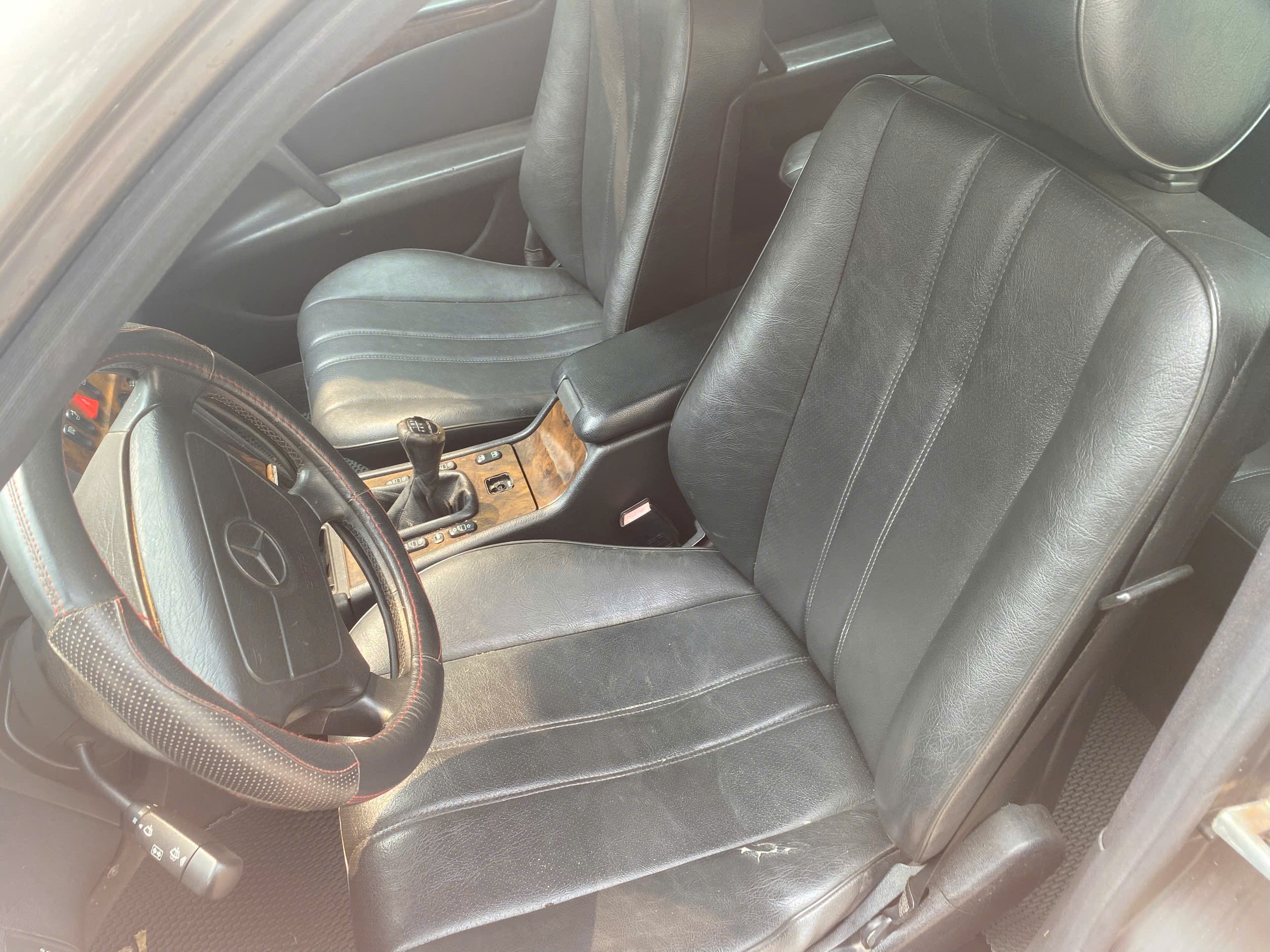 Những chiếc xe sang tiền tỷ bị bỏ quên trên phố- Ảnh 9. Những chiếc xe sang tiền tỷ bị bỏ quên trên phố- Ảnh 9.