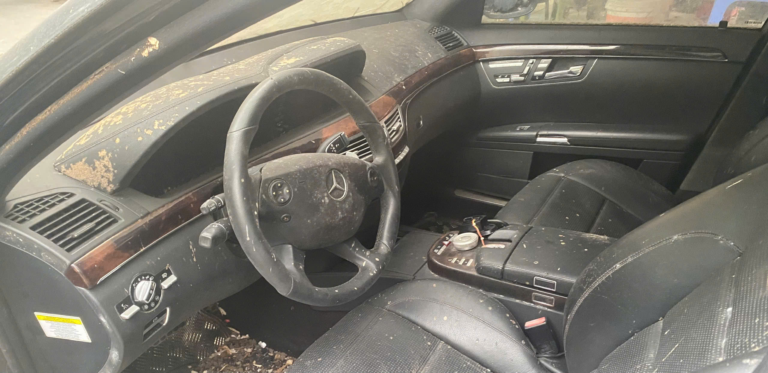 Những chiếc xe sang tiền tỷ bị bỏ quên trên phố- Ảnh 14. Những chiếc xe sang tiền tỷ bị bỏ quên trên phố- Ảnh 14.