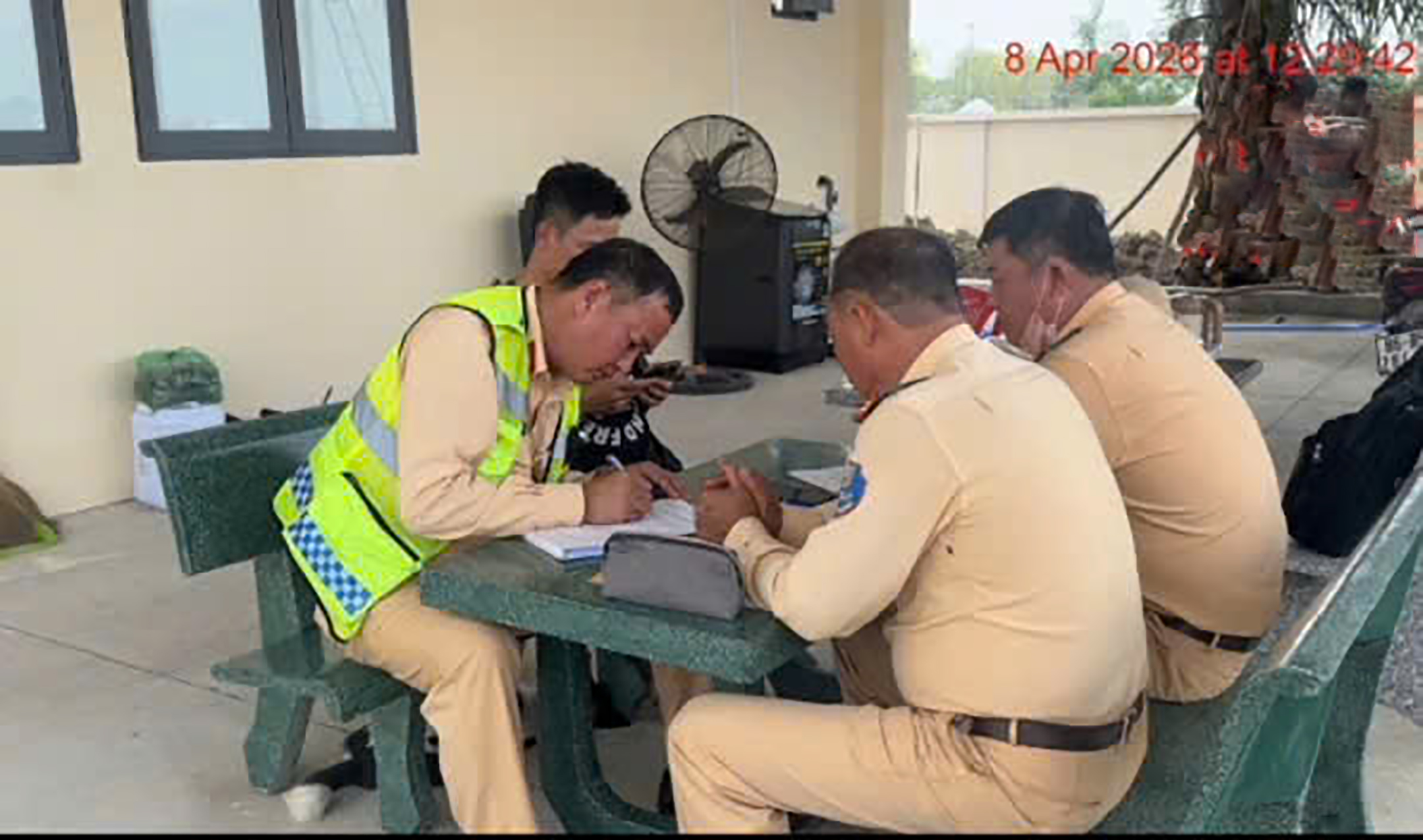 Xe đầu k&eacute;o bị tước ph&ugrave; hiệu vẫn hoạt động tr&ecirc;n cao tốc TP.HCM - Kh&aacute;nh H&ograve;a- Ảnh 2.