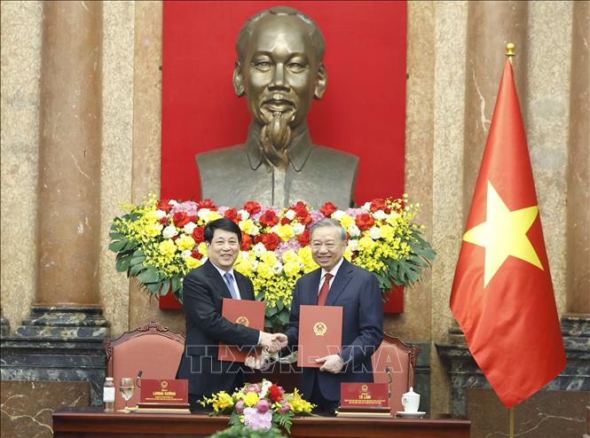Tổng B&iacute; thư T&ocirc; L&acirc;m nhận b&agrave;n giao c&ocirc;ng t&aacute;c Chủ tịch nước- Ảnh 2.