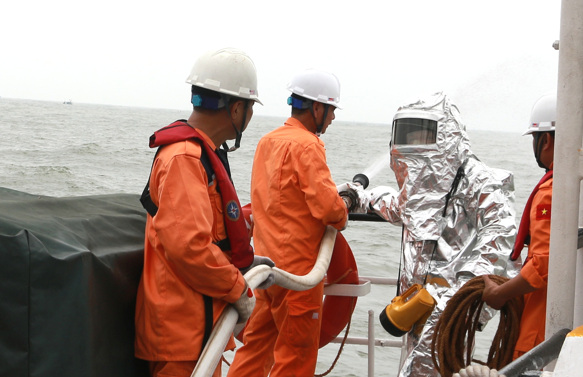 Huấn luyện cứu nạn hàng hải: Giữ sự sống ngoài khơi từ những giờ rèn luyện khắc nghiệt- Ảnh 6. Huấn luyện cứu nạn hàng hải: Giữ sự sống ngoài khơi từ những giờ rèn luyện khắc nghiệt- Ảnh 6.