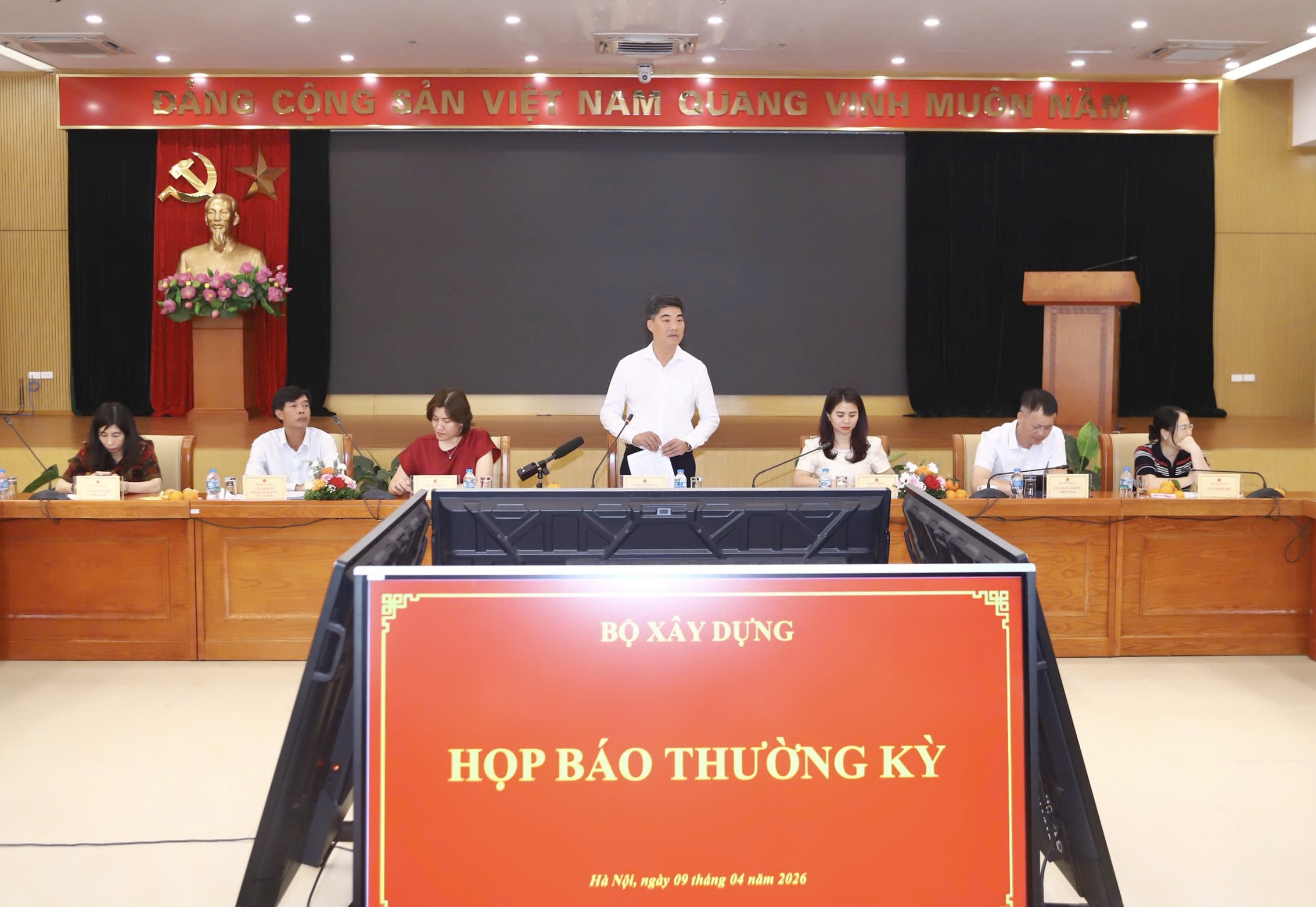 Không lo thiếu nhiên liệu bay dịp cao điểm 30/4- Ảnh 1. Không lo thiếu nhiên liệu bay dịp cao điểm 30/4- Ảnh 1.