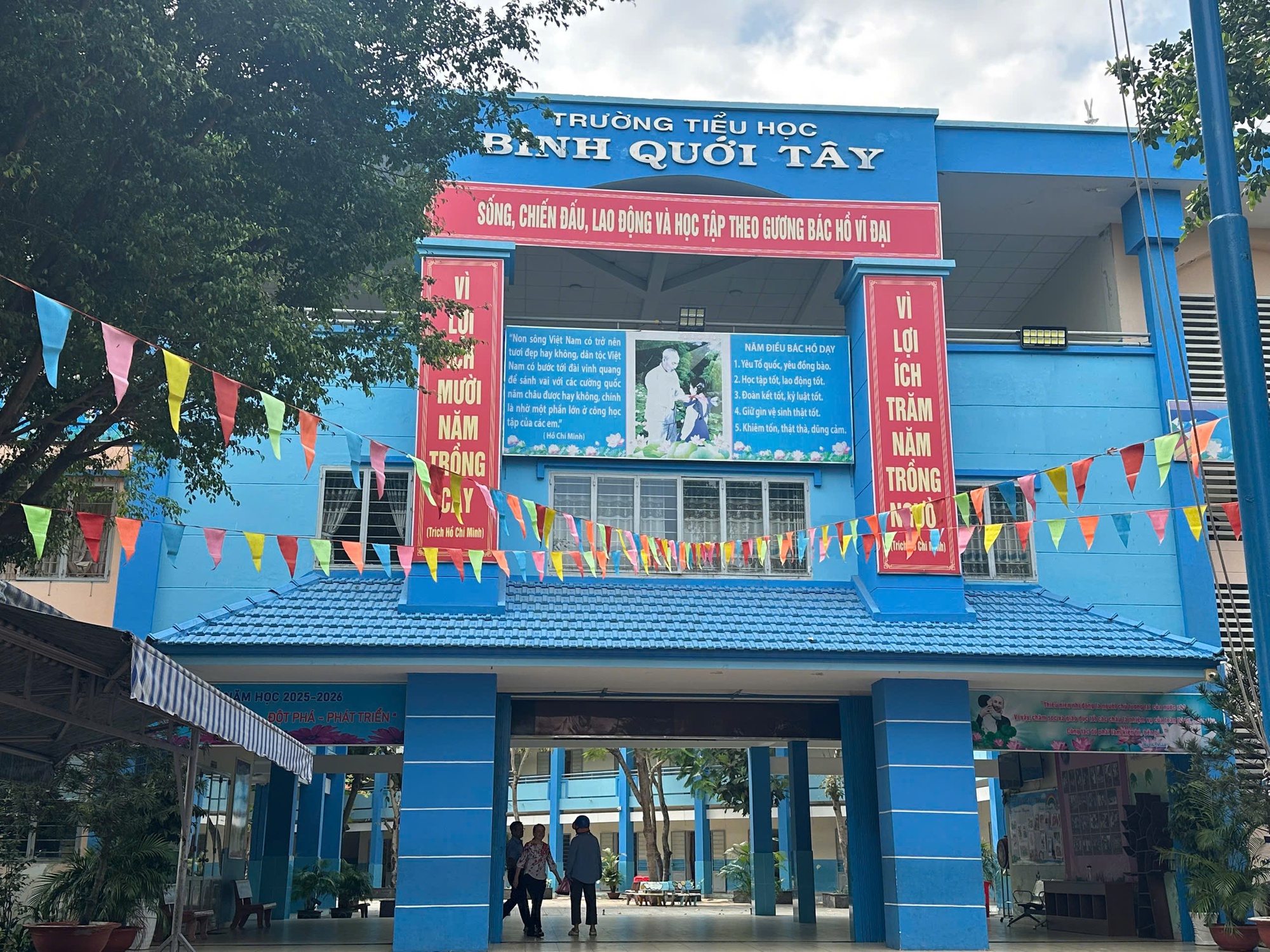 Th&ocirc;ng tin mới nhất vụ hơn 100 học sinh nghi ngộ độc thực phẩm ở TP.HCM- Ảnh 2.