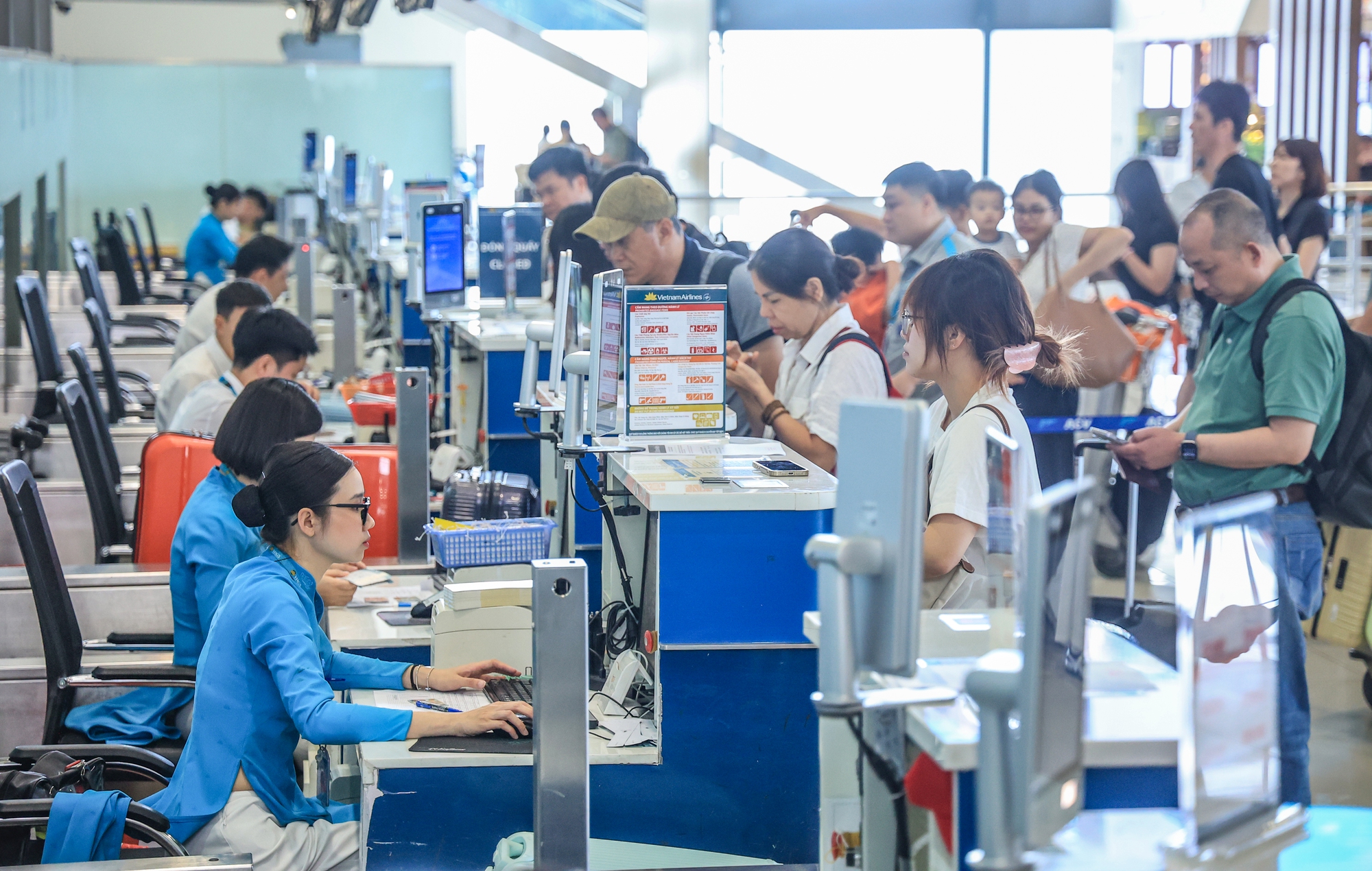H&agrave;ng kh&ocirc;ng tăng trưởng ấn tượng: 46 triệu lượt kh&aacute;ch trong 4 th&aacute;ng đầu năm- Ảnh 1.