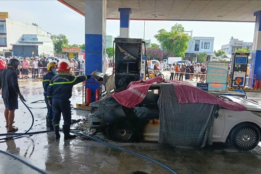 Ch&aacute;y &ocirc; t&ocirc; ở c&acirc;y xăng tại Đ&agrave; Nẵng: X&aacute;c định danh t&iacute;nh 2 nạn nh&acirc;n tử vong- Ảnh 1.