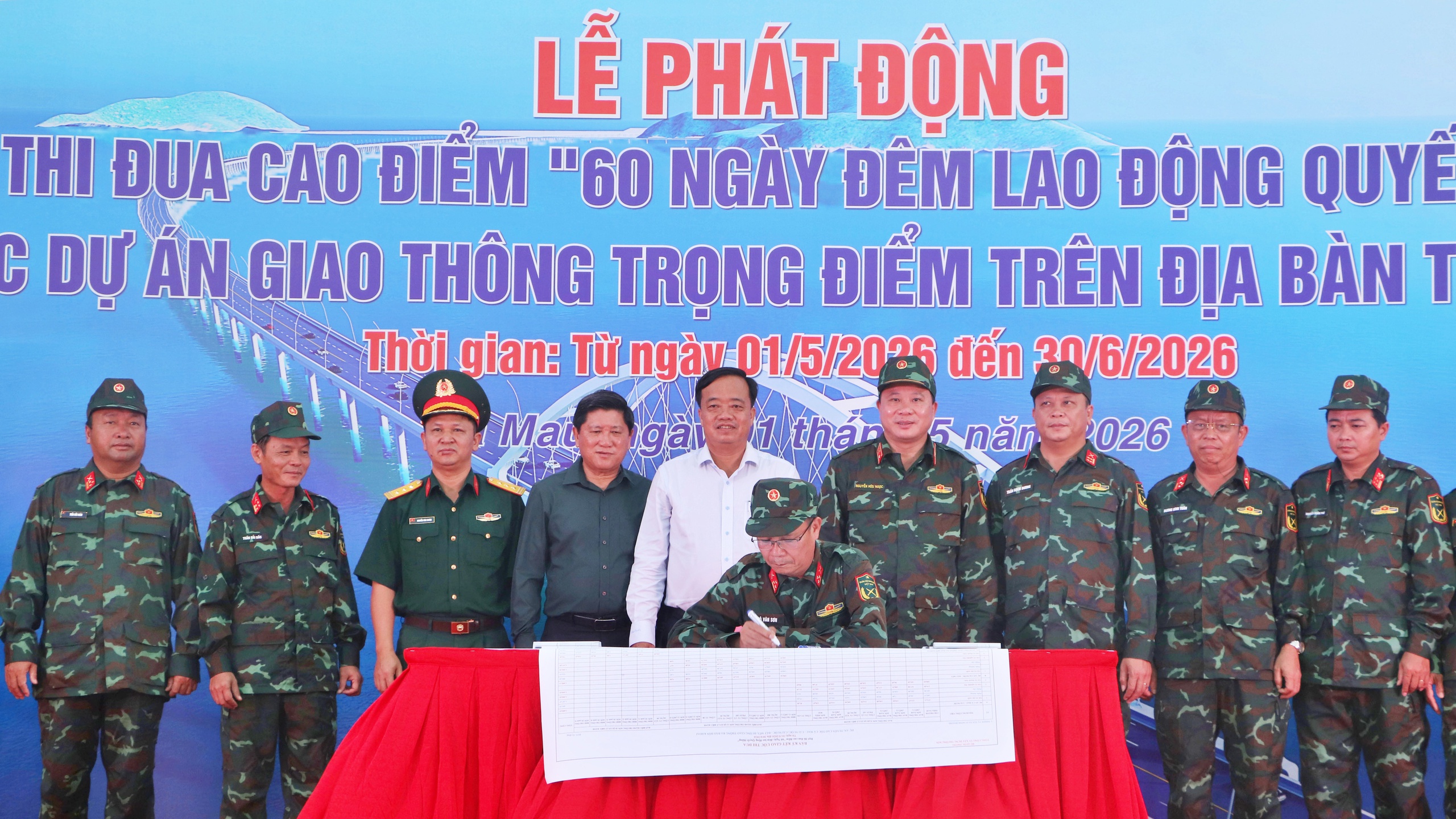 Ph&aacute;t động thi đua "60 ng&agrave;y đ&ecirc;m lao động quyết thắng" tại 3 dự &aacute;n trọng điểm ở C&agrave; Mau- Ảnh 1.