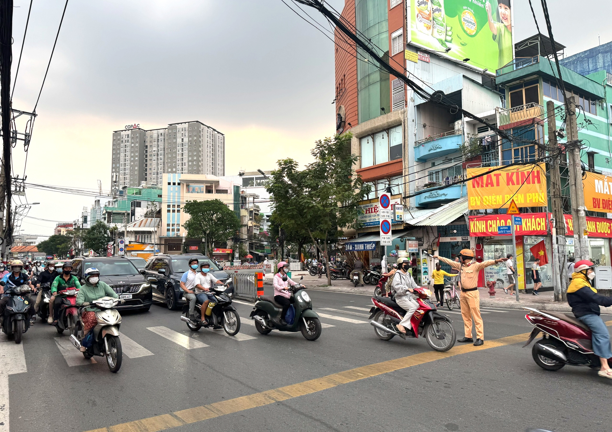 &ldquo;Mắt thần&rdquo; v&agrave; luật mới k&eacute;o giảm vi phạm giao th&ocirc;ng ở TP.HCM- Ảnh 1.