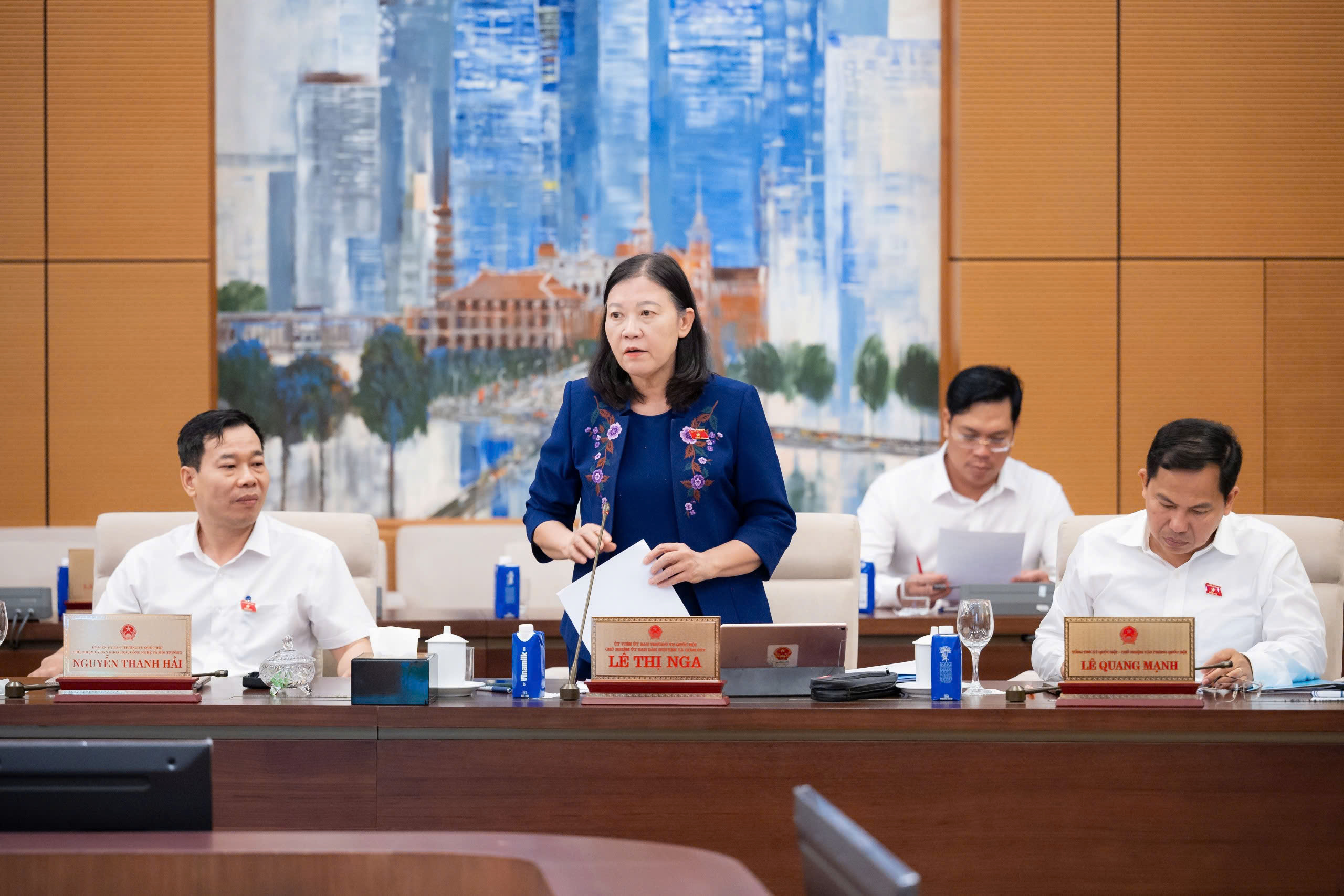 Cử tri đ&aacute;nh gi&aacute; cao việc đẩy nhanh tiến độ c&aacute;c dự &aacute;n "xương sống" của nền kinh tế- Ảnh 1.