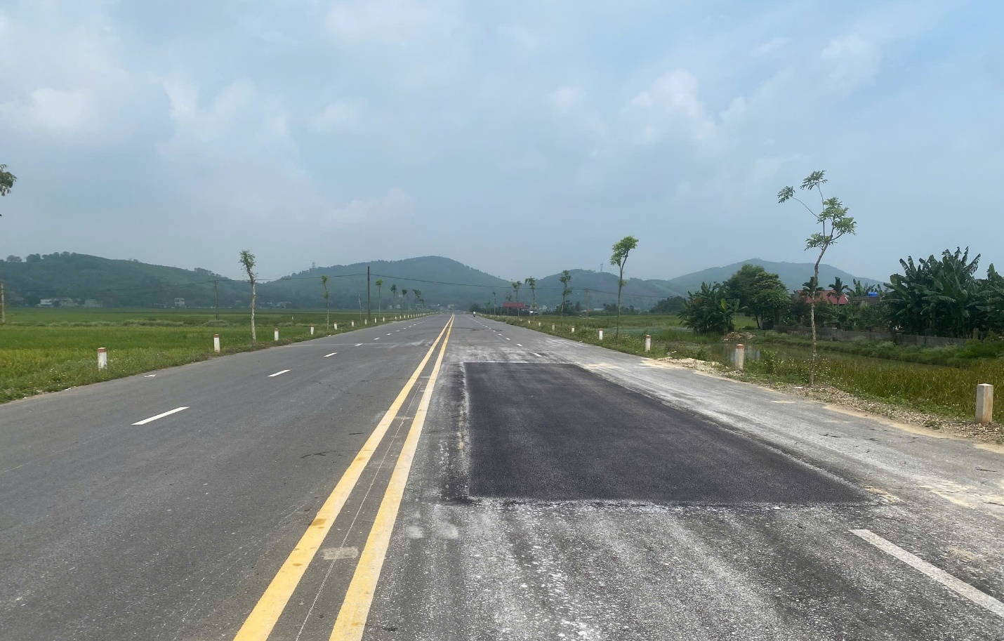 Chủ đầu tư l&ecirc;n tiếng tuyến đường chưa sử dụng đ&atilde; phải sửa ở Thanh Ho&aacute;- Ảnh 2.