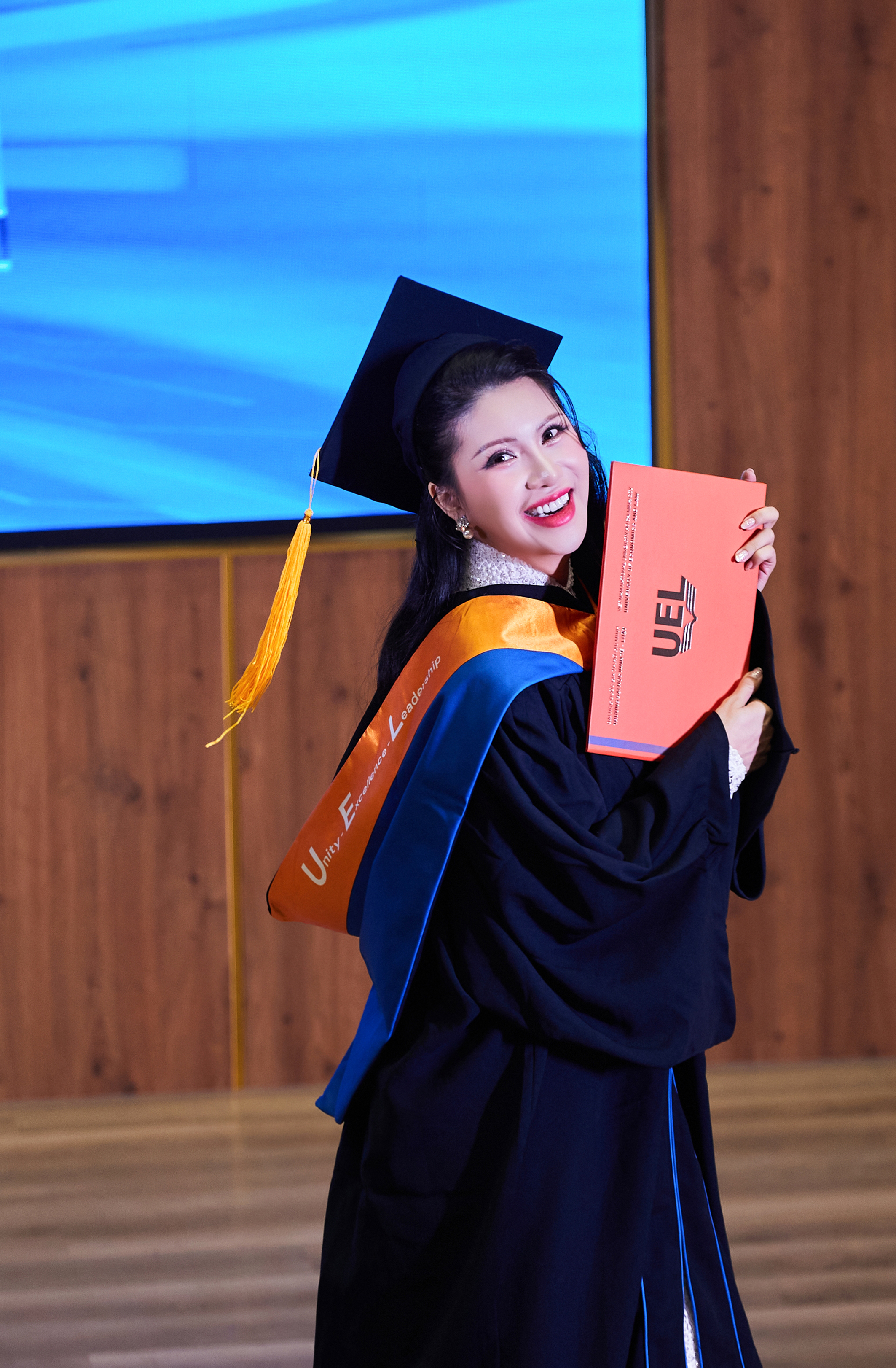 &ldquo;Hoa hậu h&agrave;ng kh&ocirc;ng&rdquo; Loan Vương nhận 2 bằng thạc sĩ trong v&ograve;ng 6 th&aacute;ng- Ảnh 2.
