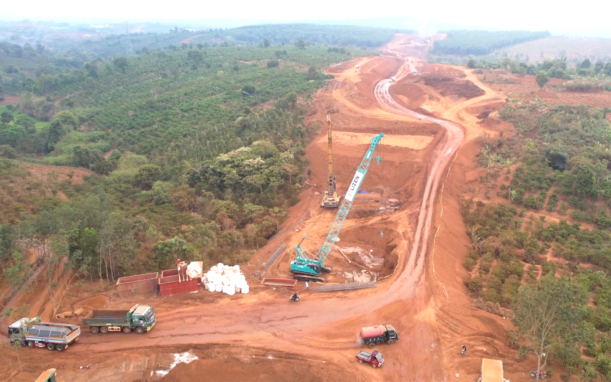 Đoàn công tác Quốc hội khảo sát tuyến cao tốc Quy Nhơn - Pleiku tại Gia Lai- Ảnh 4. Đoàn công tác Quốc hội khảo sát tuyến cao tốc Quy Nhơn - Pleiku tại Gia Lai- Ảnh 4.