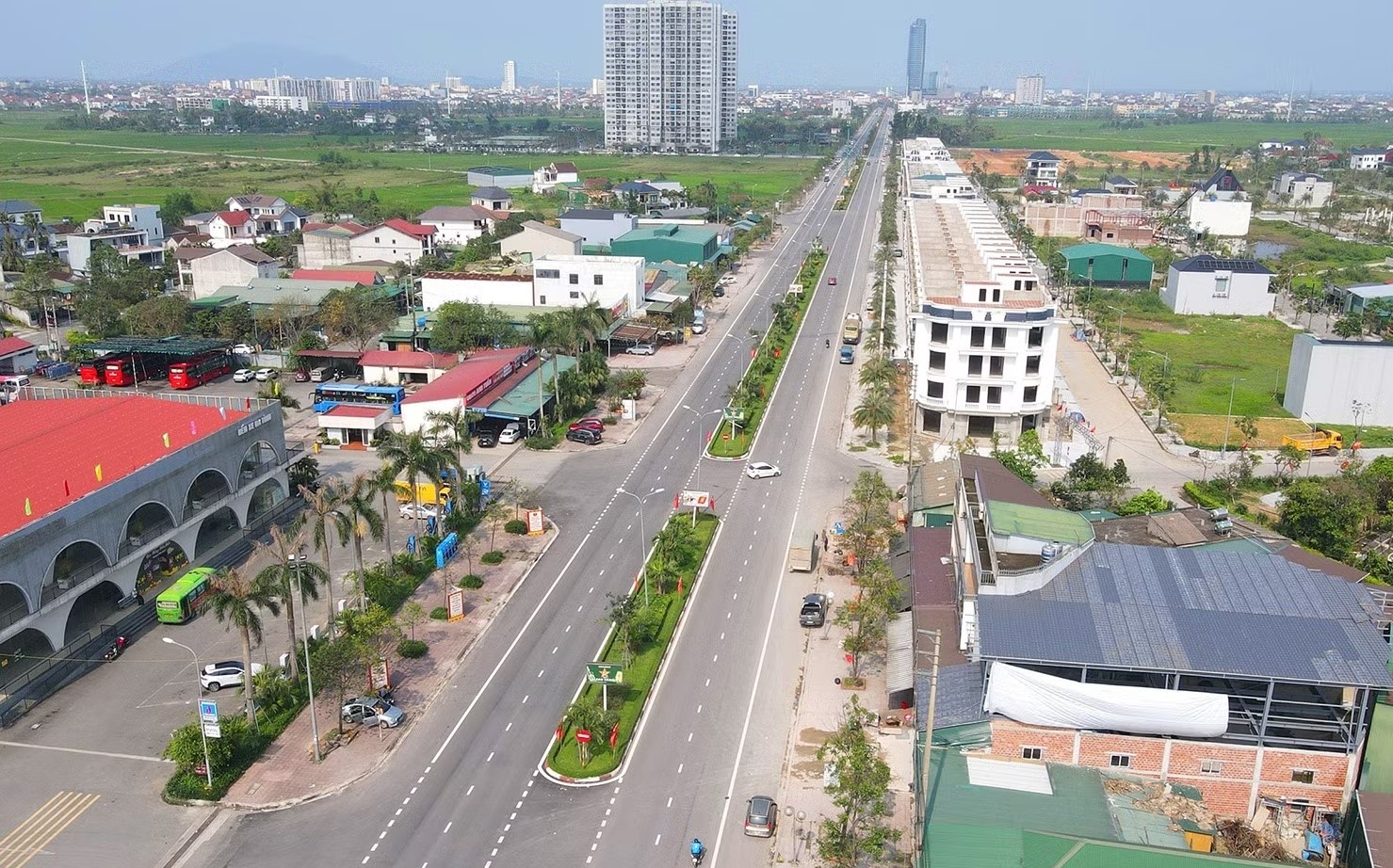 Diện mạo hạ tầng giao th&ocirc;ng đ&ocirc; thị H&agrave; Tĩnh đổi thay từng ng&agrave;y- Ảnh 5.