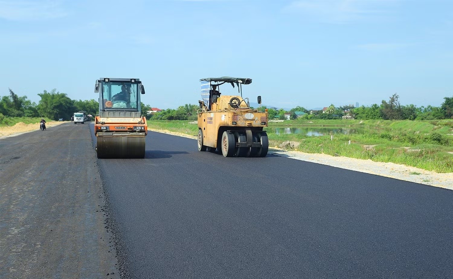 Diện mạo hạ tầng giao th&ocirc;ng đ&ocirc; thị H&agrave; Tĩnh đổi thay từng ng&agrave;y- Ảnh 8.
